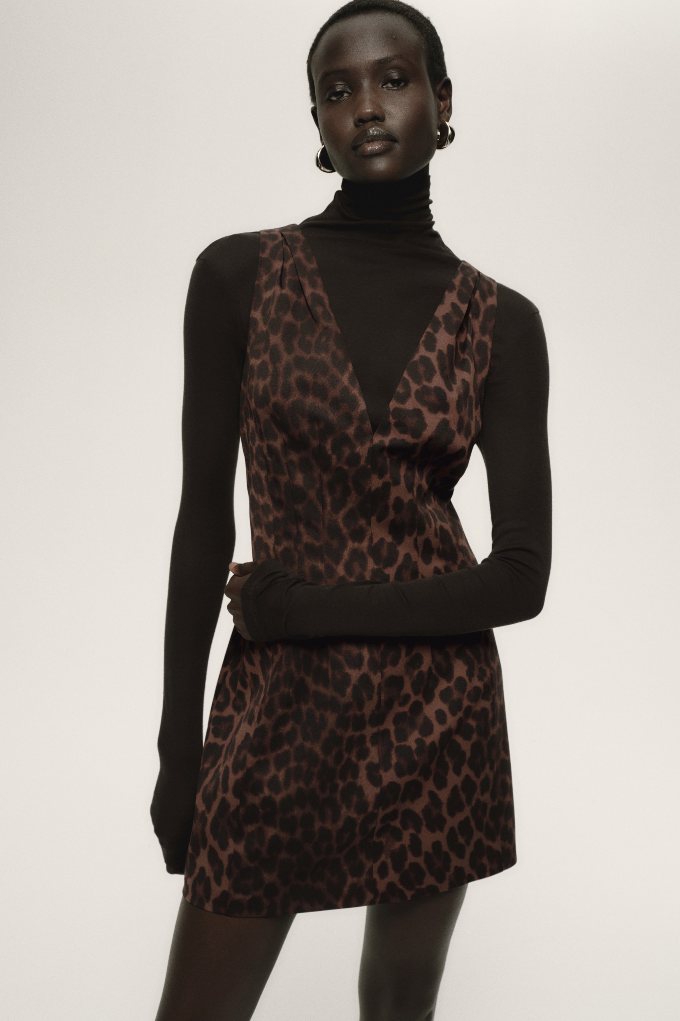 green leopard print dress h&m Green Leopard Print Long Sleeve Smock Midi Dress – AX Paris main image 0