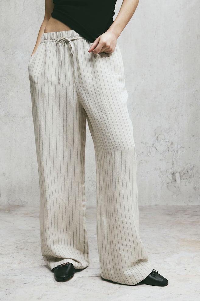 Pantaloni pull-on in misto lino - Beige chiaro/gessato/Light beige/Black/Cream/Leaf-patterned - 3