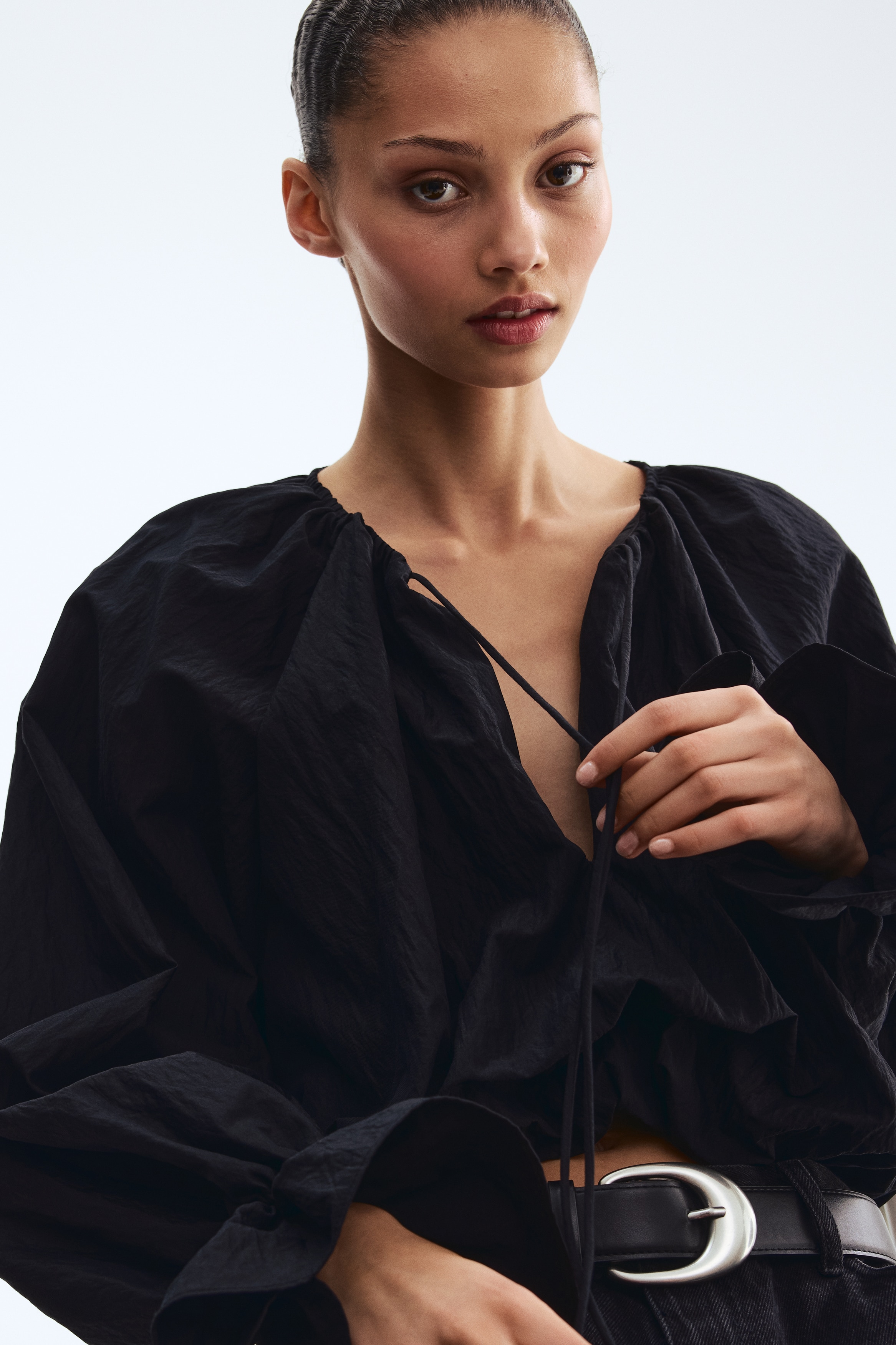 Women's Light beige Crinkled Balloon Blouse | H&M US