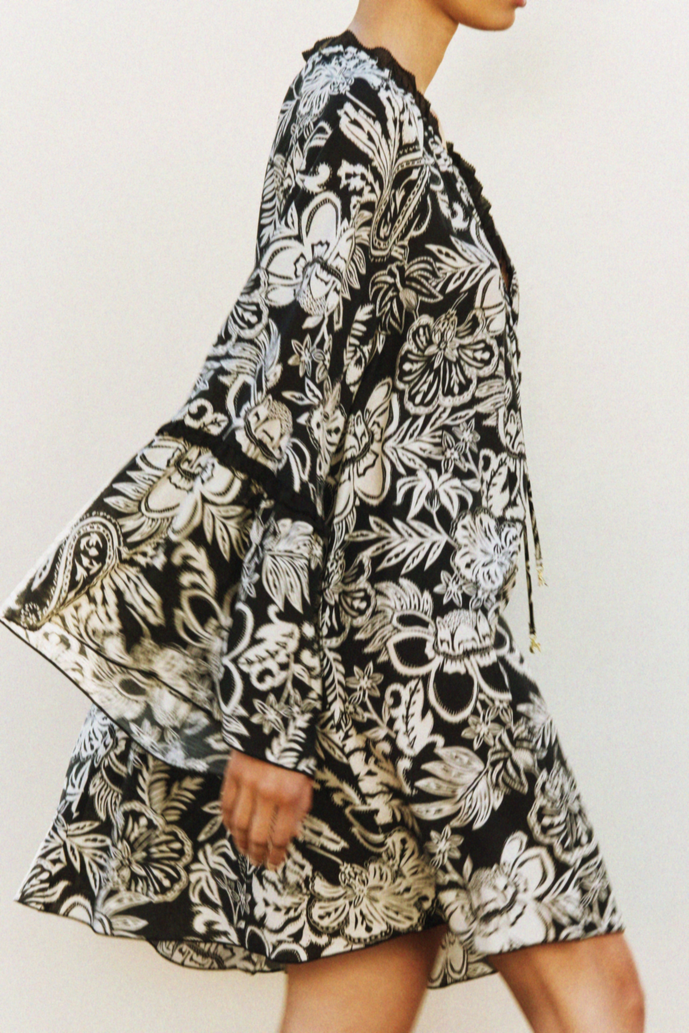Trumpet-sleeved tunic dress