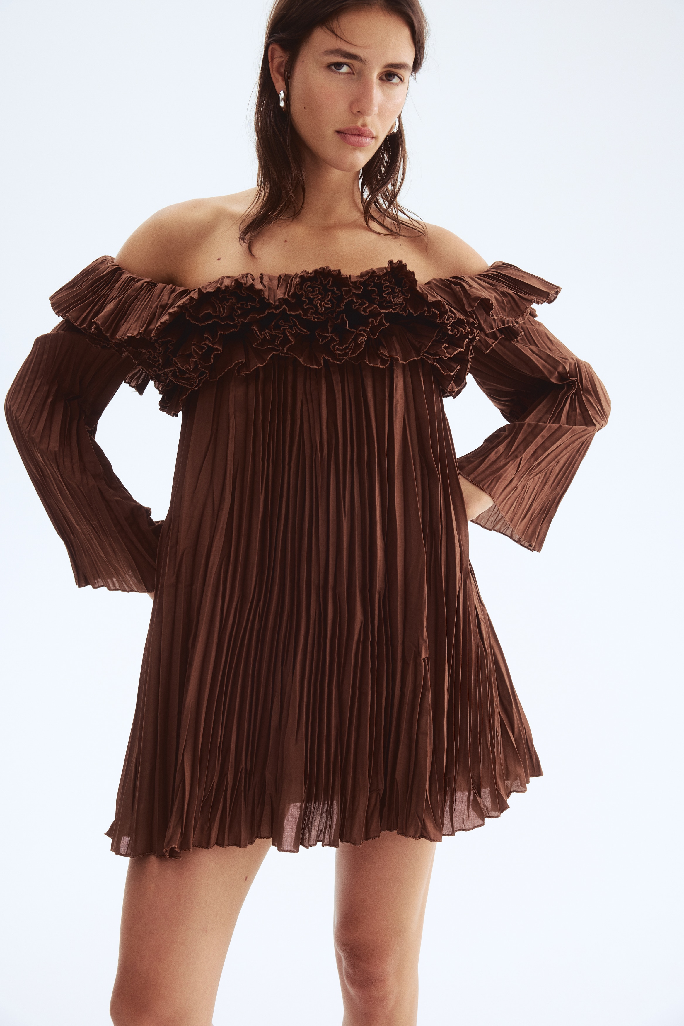 h&m brown off shoulder dress Women's Dark brown Pleated Off The Shoulder Dress
