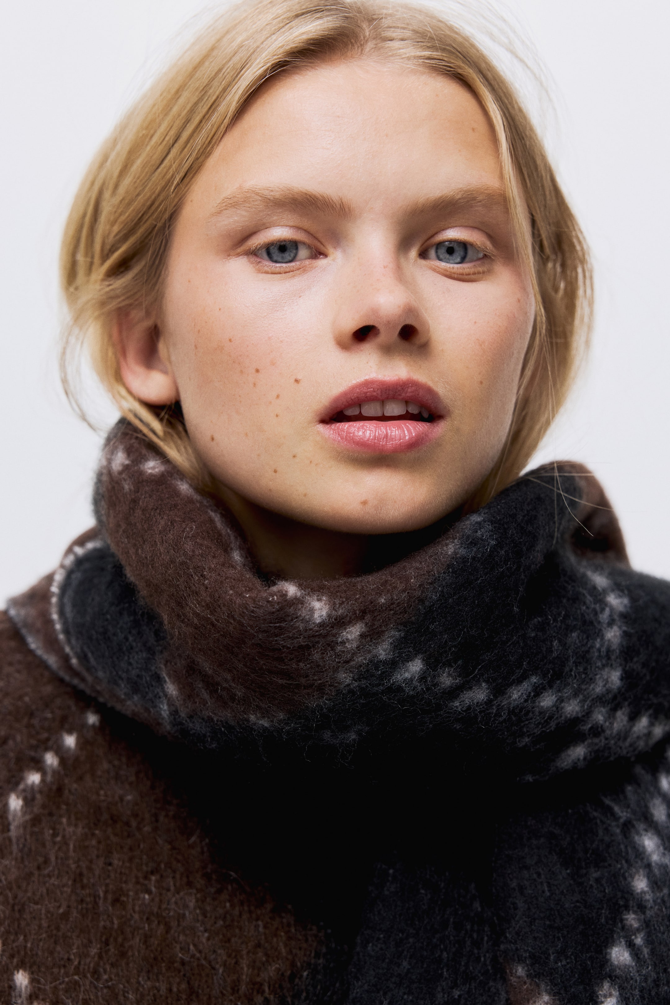 Grösseres Bild ansehen: Schal mit Fransen - Brown/Checked - DAMEN | H&M CH 4