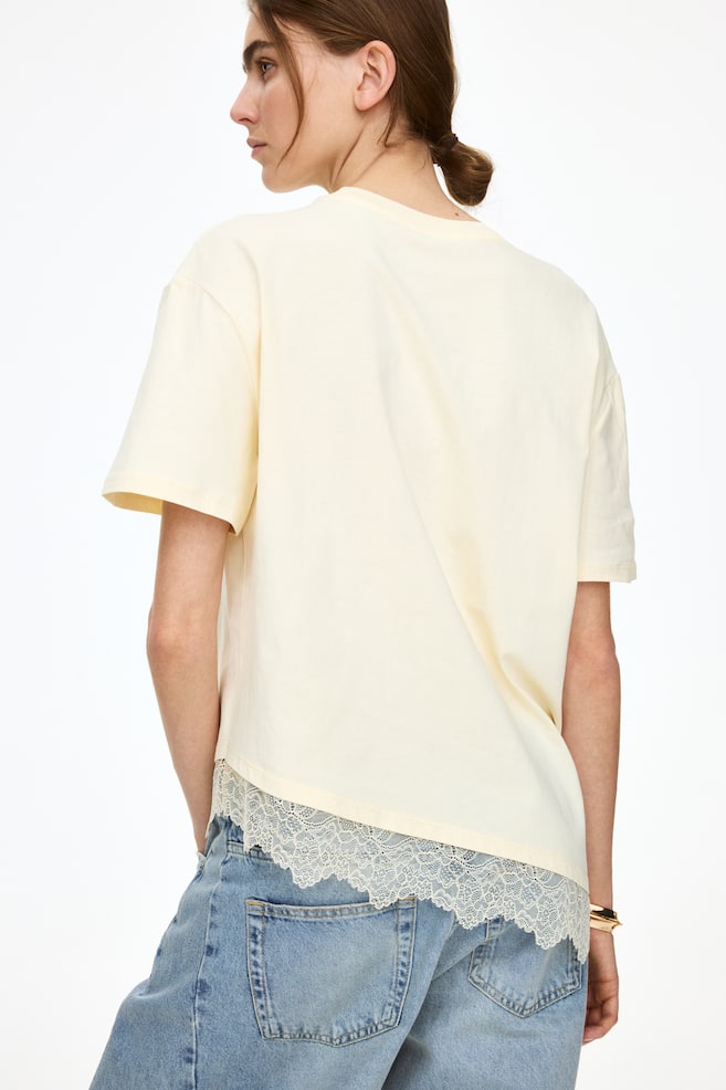 Camiseta con bajo asimétrico de encaje-Amarillo claro - 6