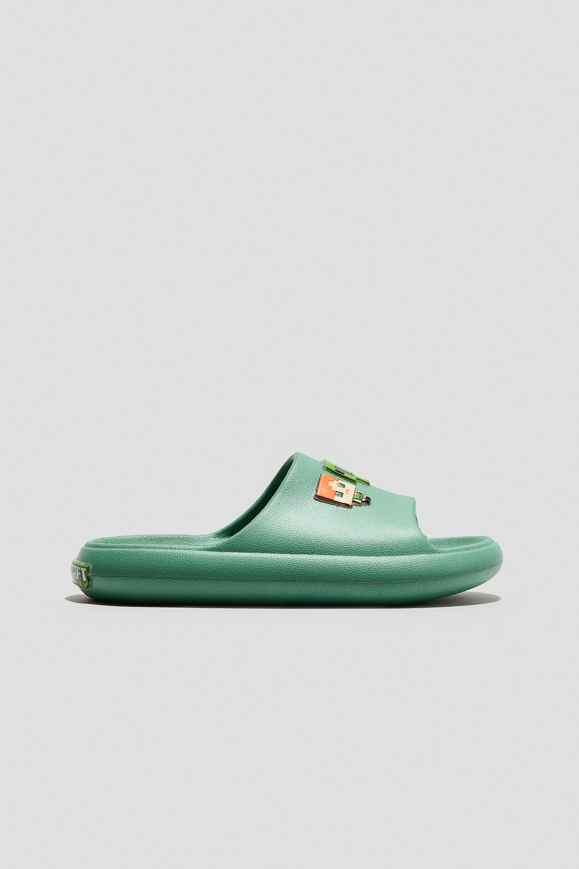 Chunky Pool ShoesModel