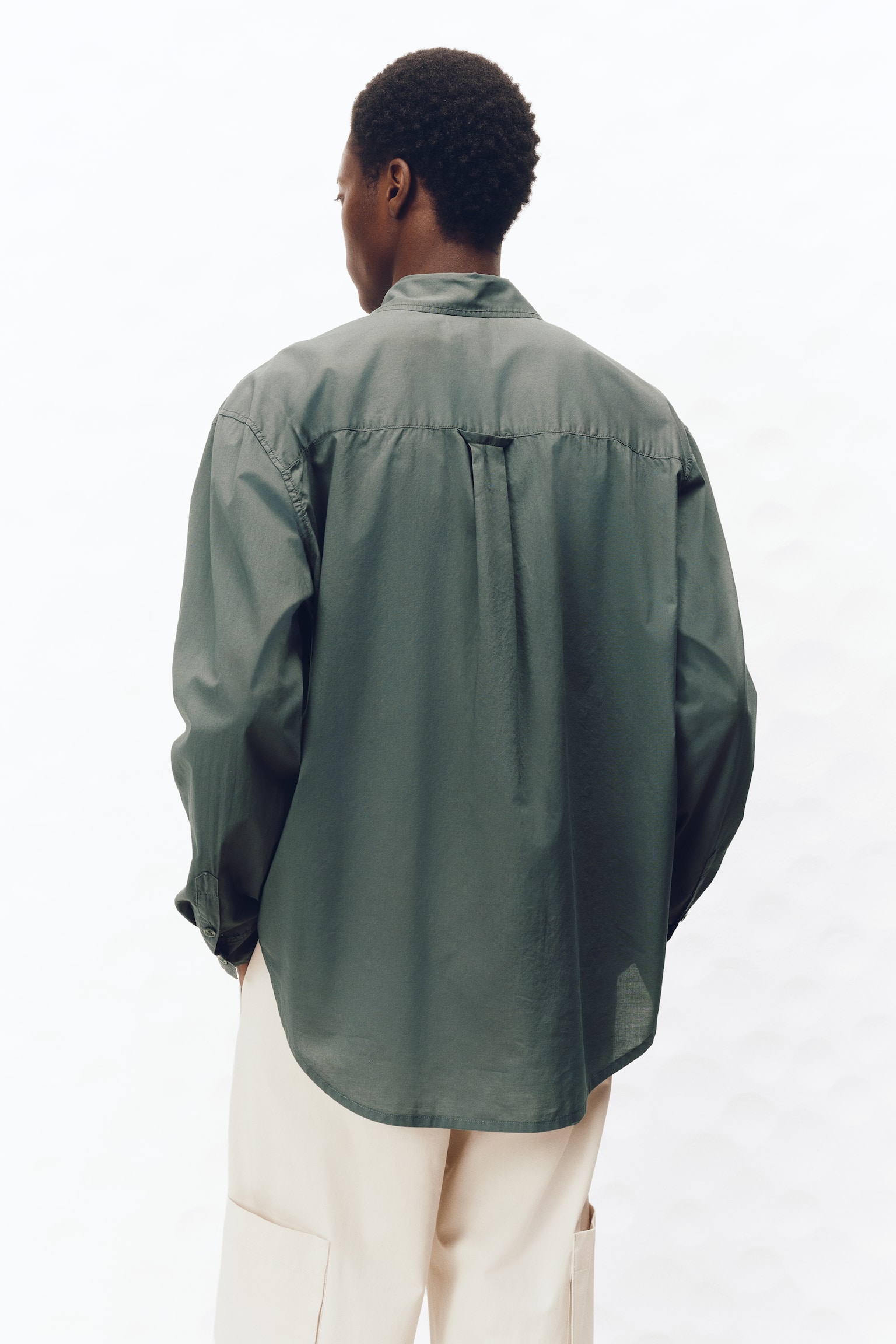 Мужская рубашка H&M Loose-Fit Cotton Poplin, цвет: Тёмный зелёный — фото 5