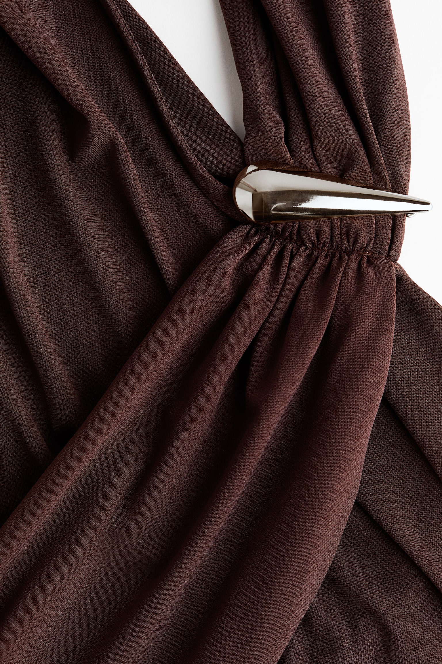 Top halter con detalle de metal - Café oscuro - 4