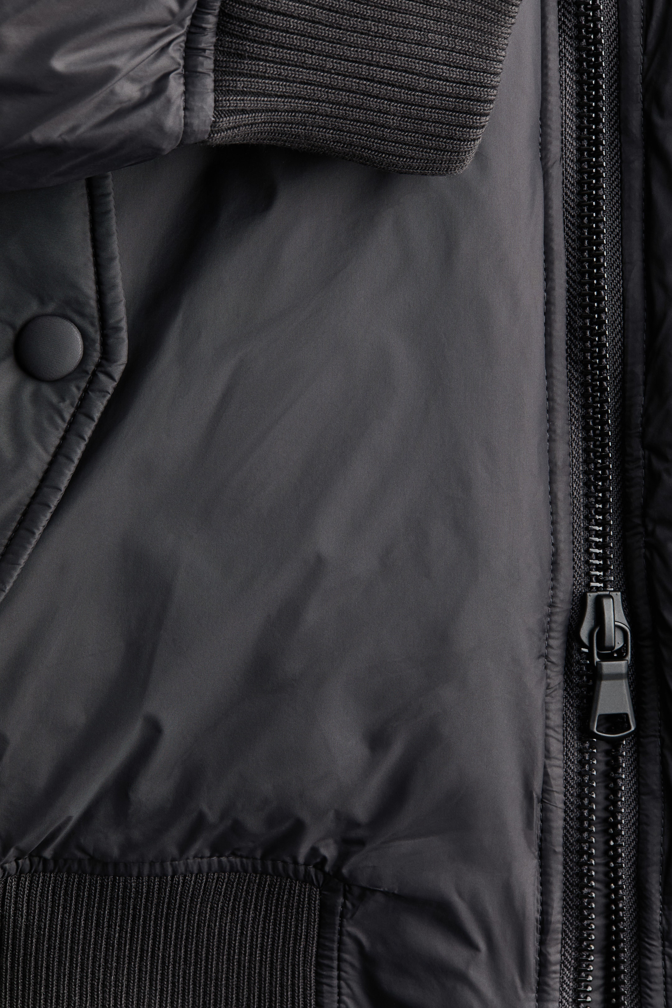Женские куртки H&M Oversized Down Bomber Jacket — фото 9