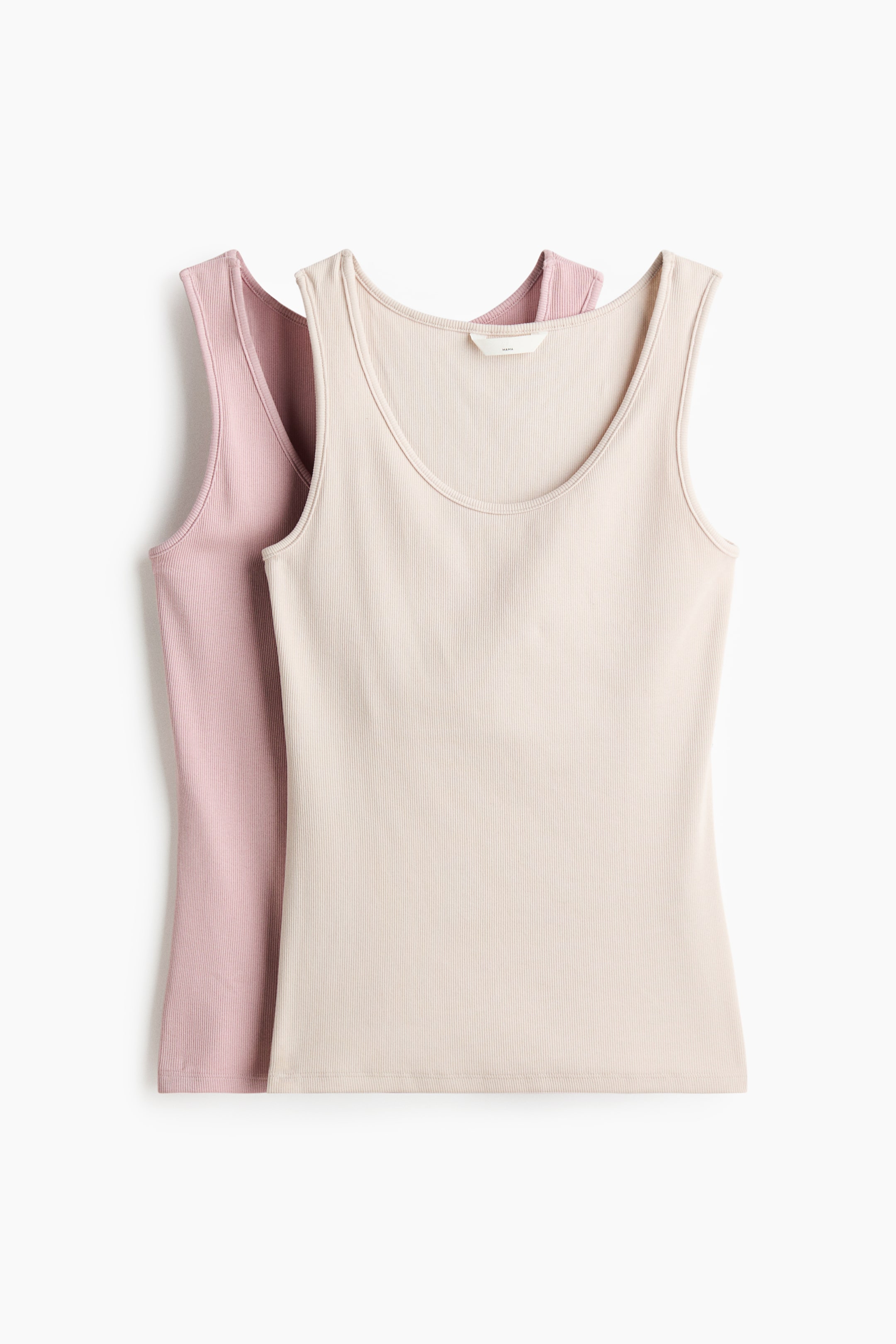 Visualizza immagine più grande: "Due canotte da allattamento sono presentate, con una maglia in jersey di cotone a coste color beige chiaro sovrapposta a una rosa chiaro. Entrambe le canotte presentano uno scollo rotondo profondo e un design aderente."