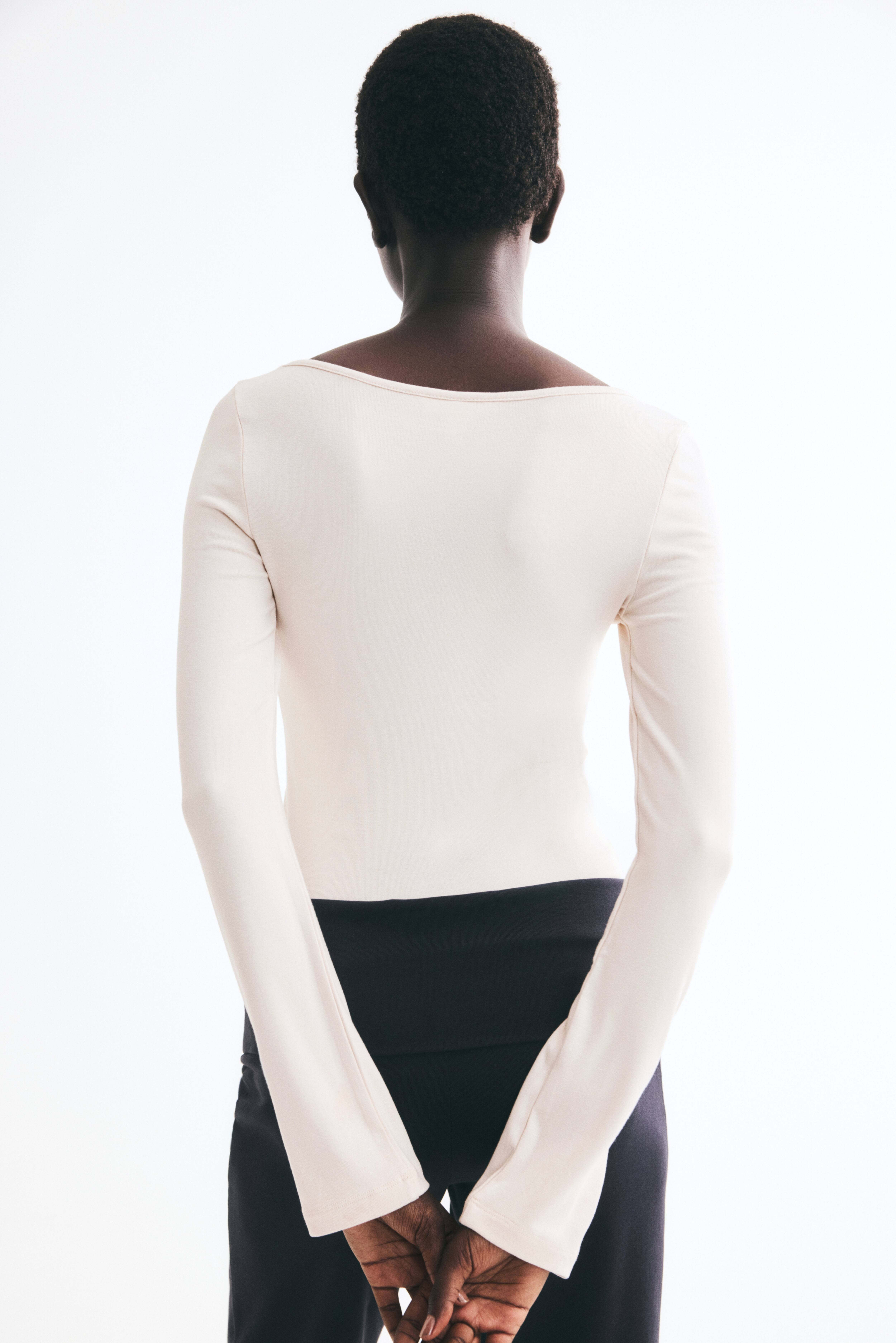 Long-Sleeved Fine-Knit Top