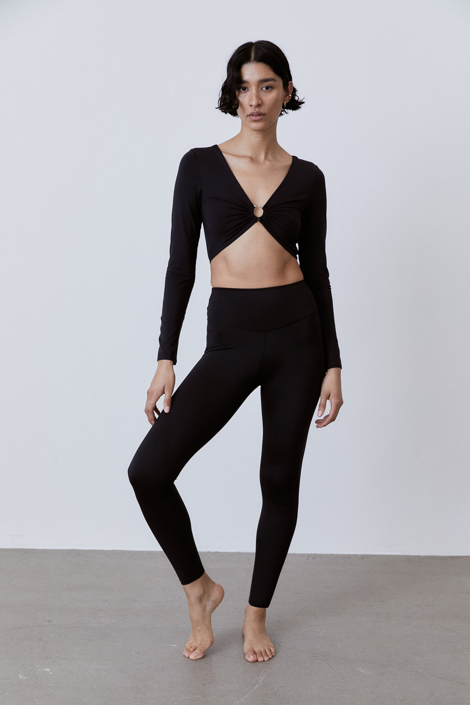 Cropped Activewear Top In DryMove™ - Black - 4