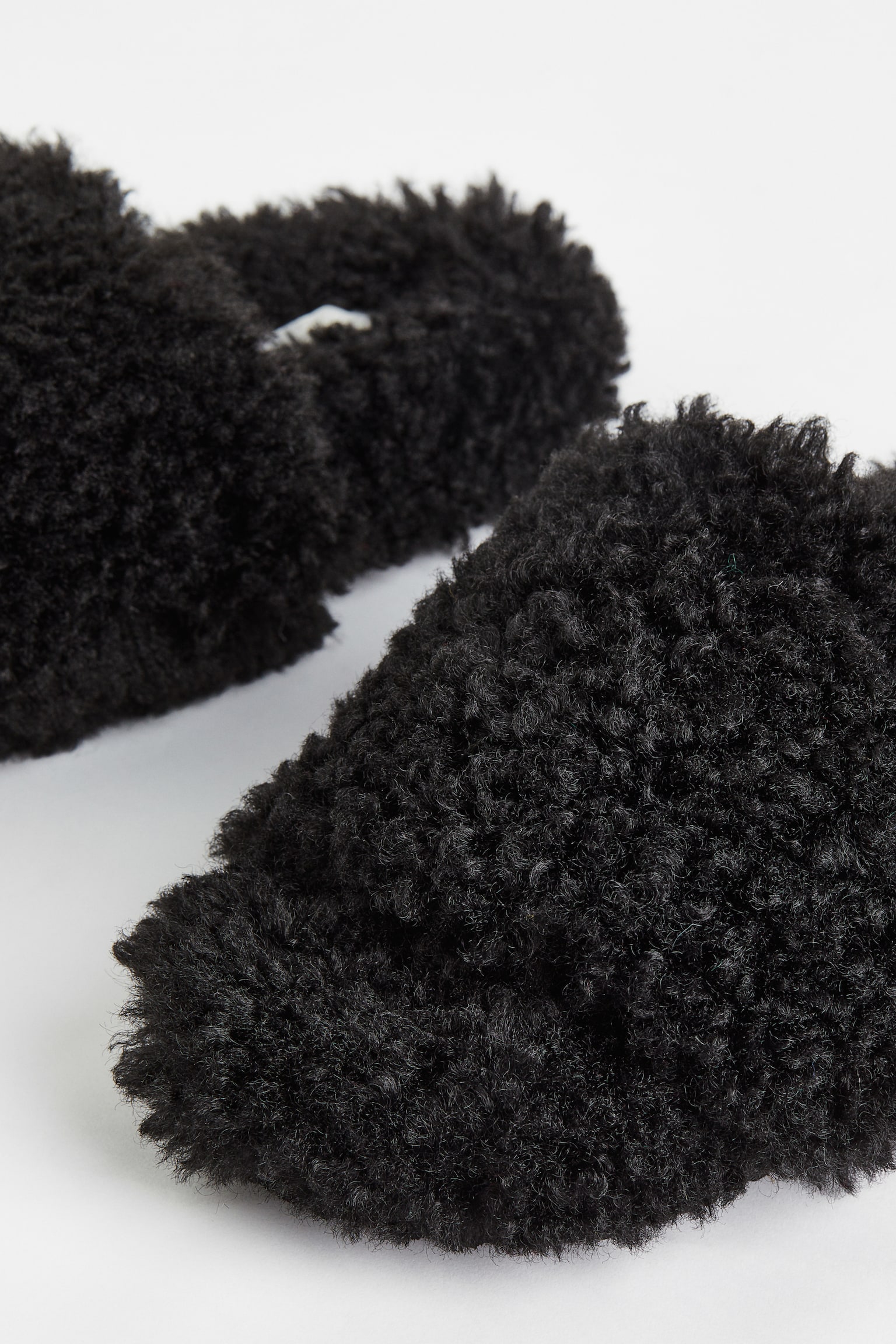 Faux fur slippers - Black - 4