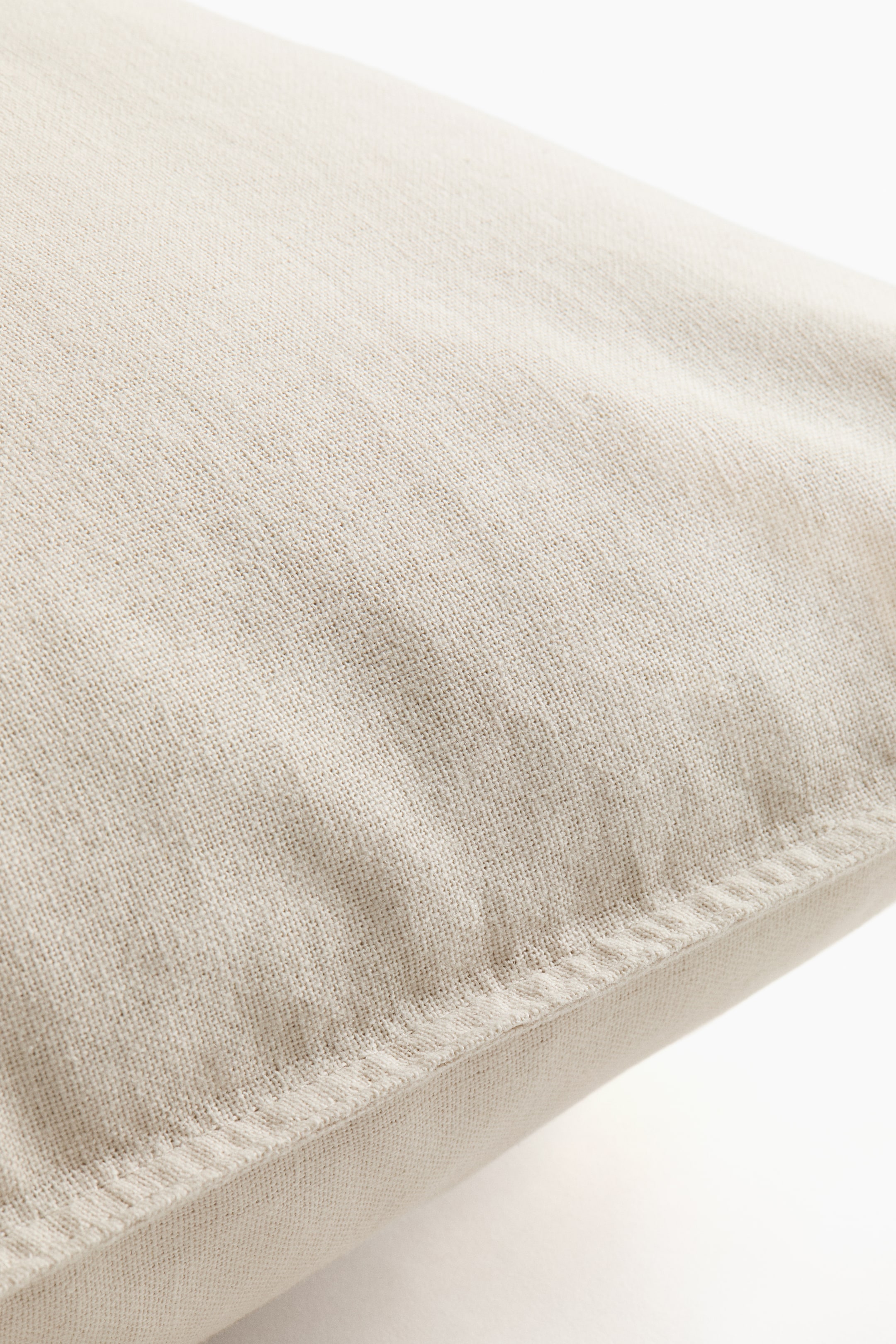 拡大画像を表示: リネンブレンドクッションカバー - Light beige - Home All | H&M JP 2