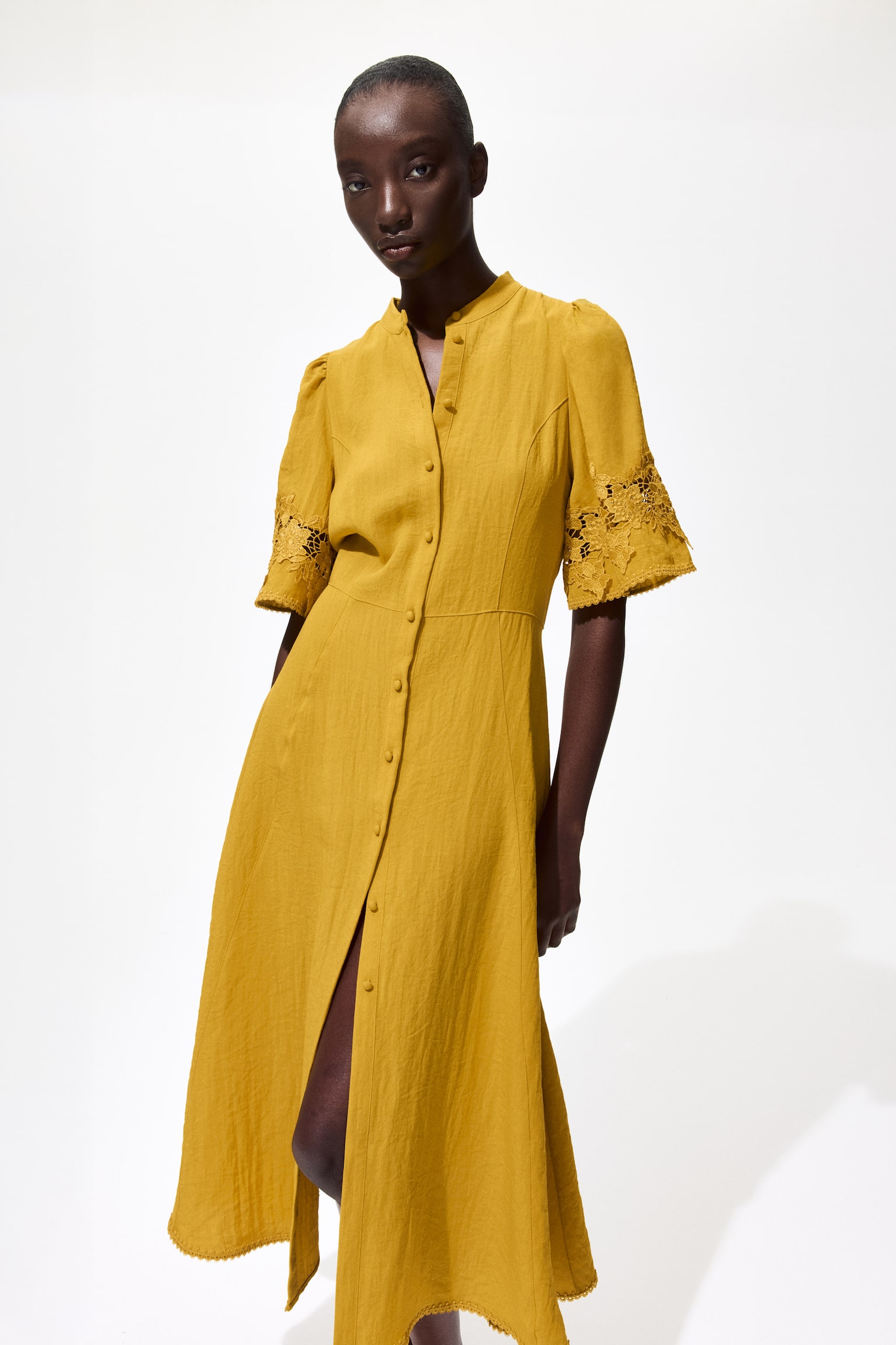 Crinkled broderie anglaise dress - Dark yellow/Black/Blue - 1