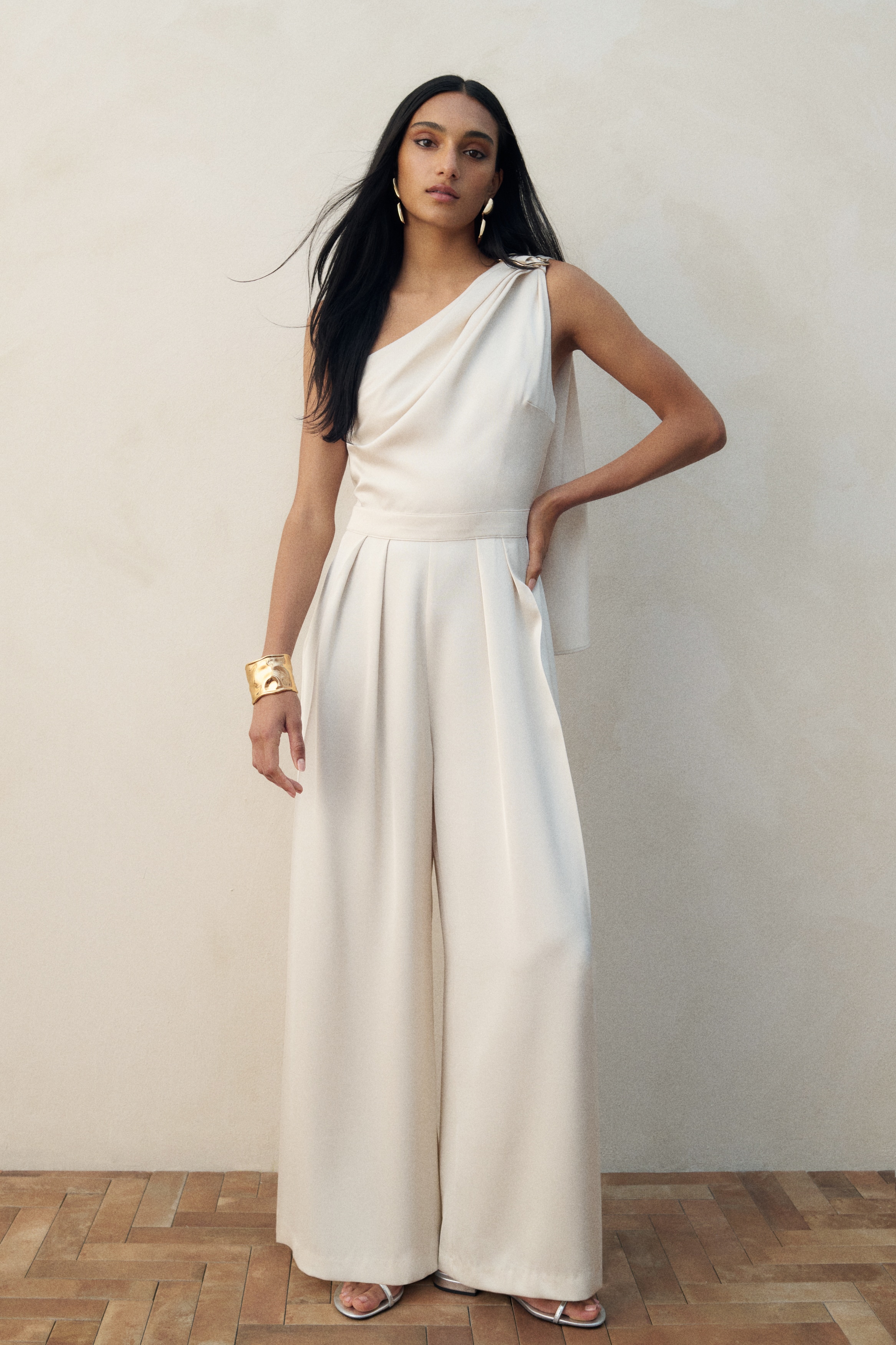 Ladies - Cream One-shoulder satin jumpsuit - Size: 10  - H&M