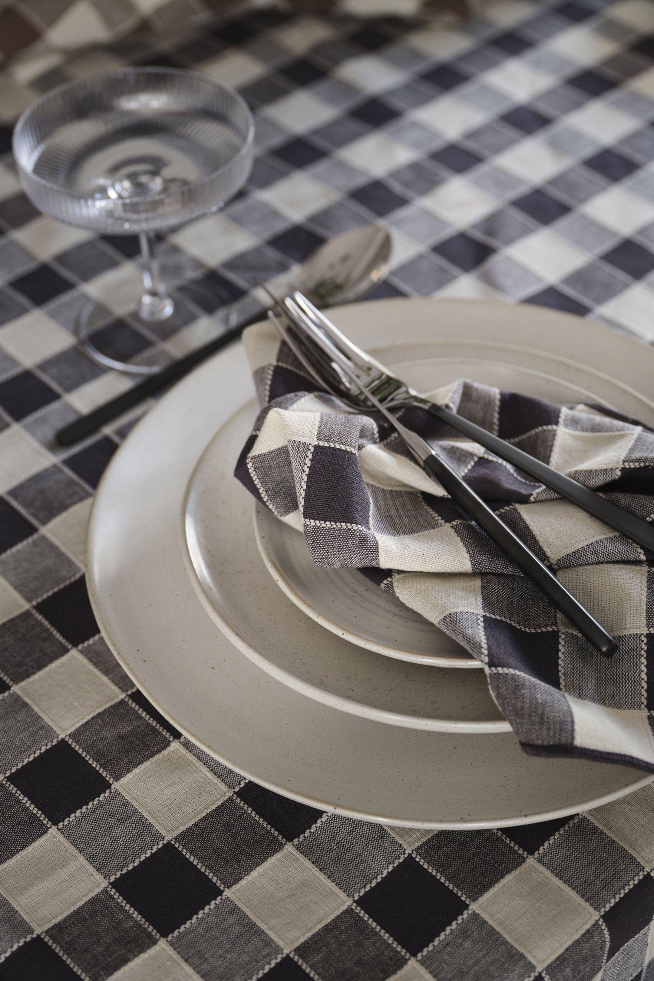 Zobacz większy obraz: Obrus Mary - Szary-czarny - Svanefors - HOME | H&M PL 1