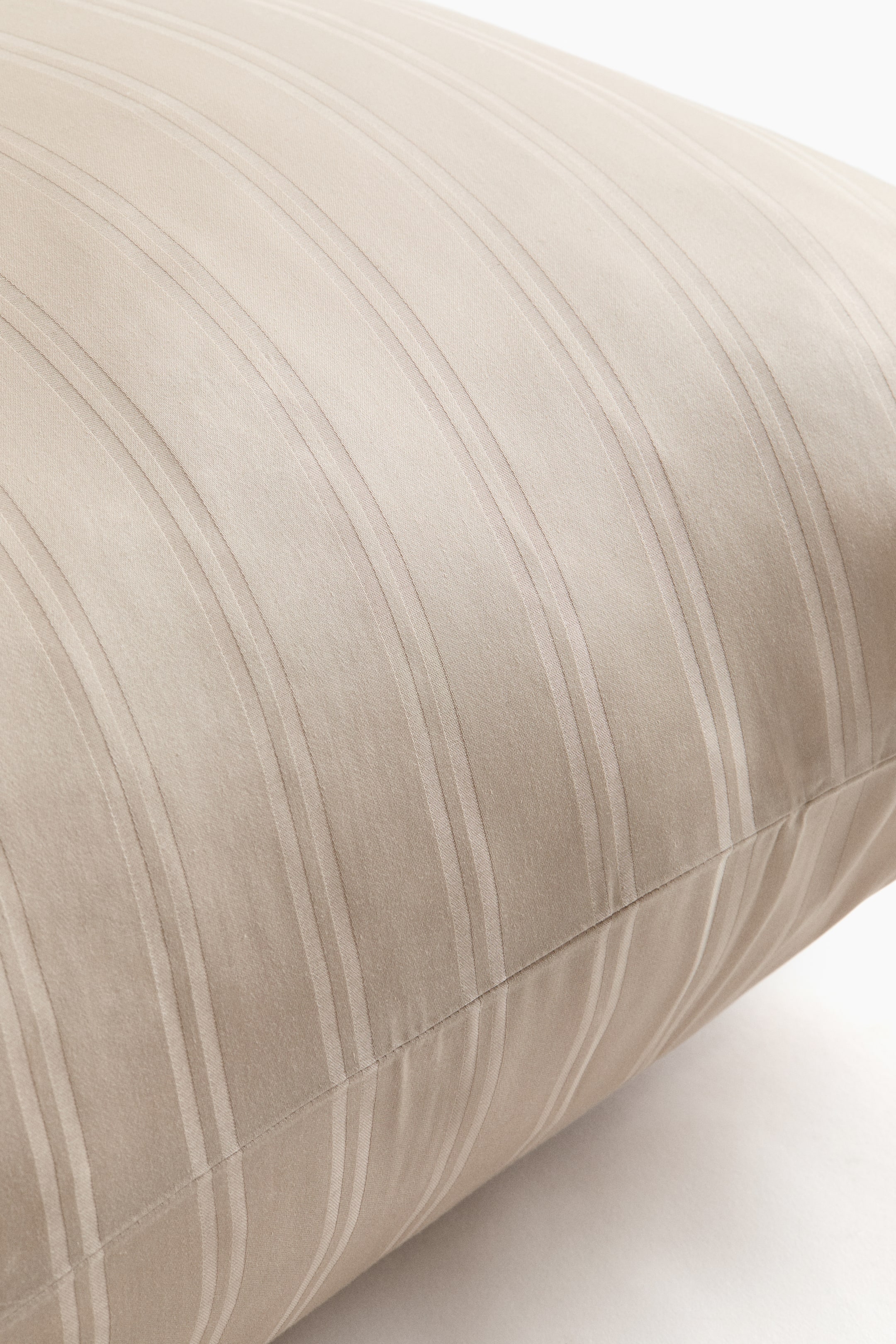 Ver imagen más grande: Funda de almohada en satén de algodón - Beige | H&M ES 2