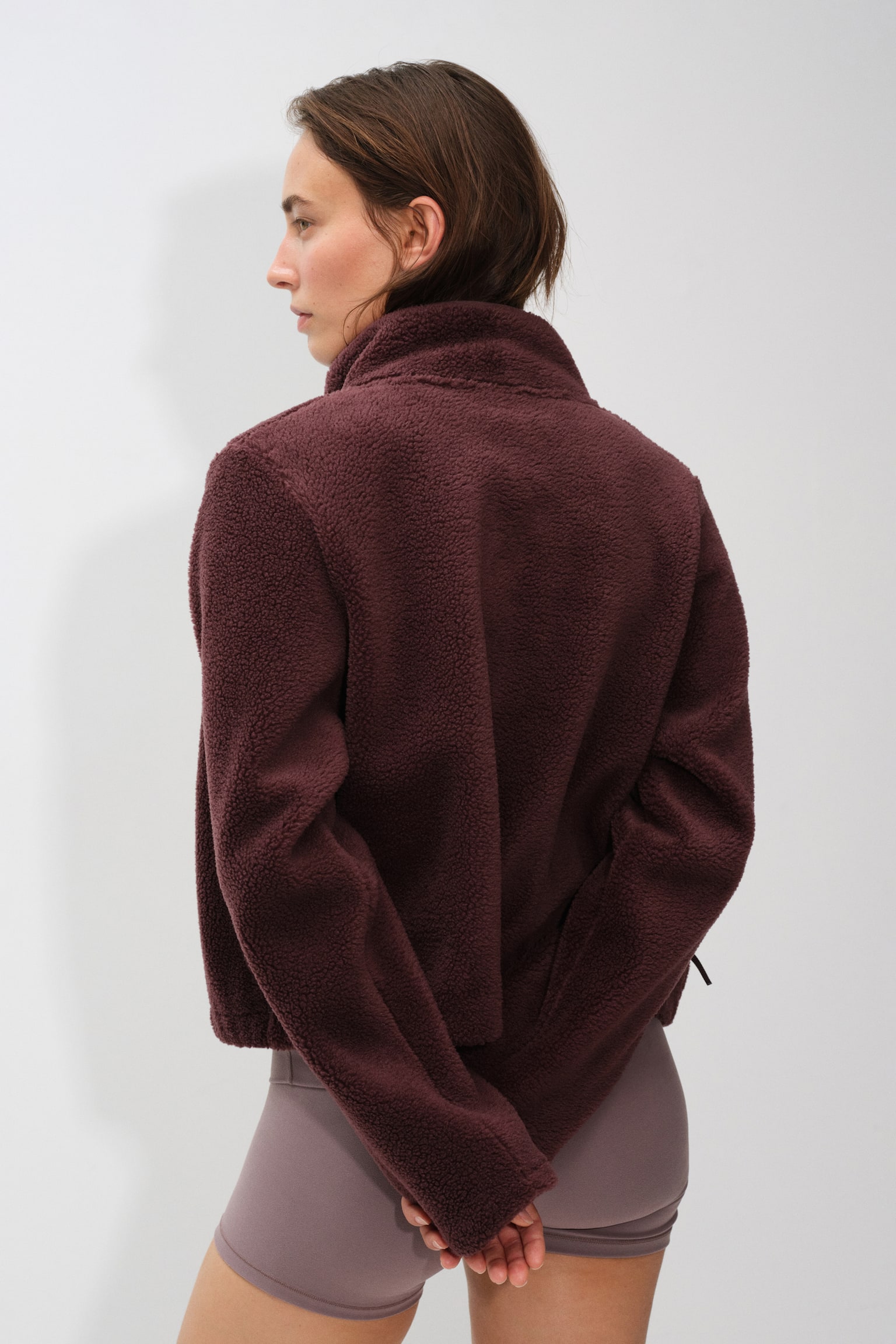 Женская куртка H&M Move Warm Teddy Fleece with ThermoMove™, цвет: Boysenberry — фото 5