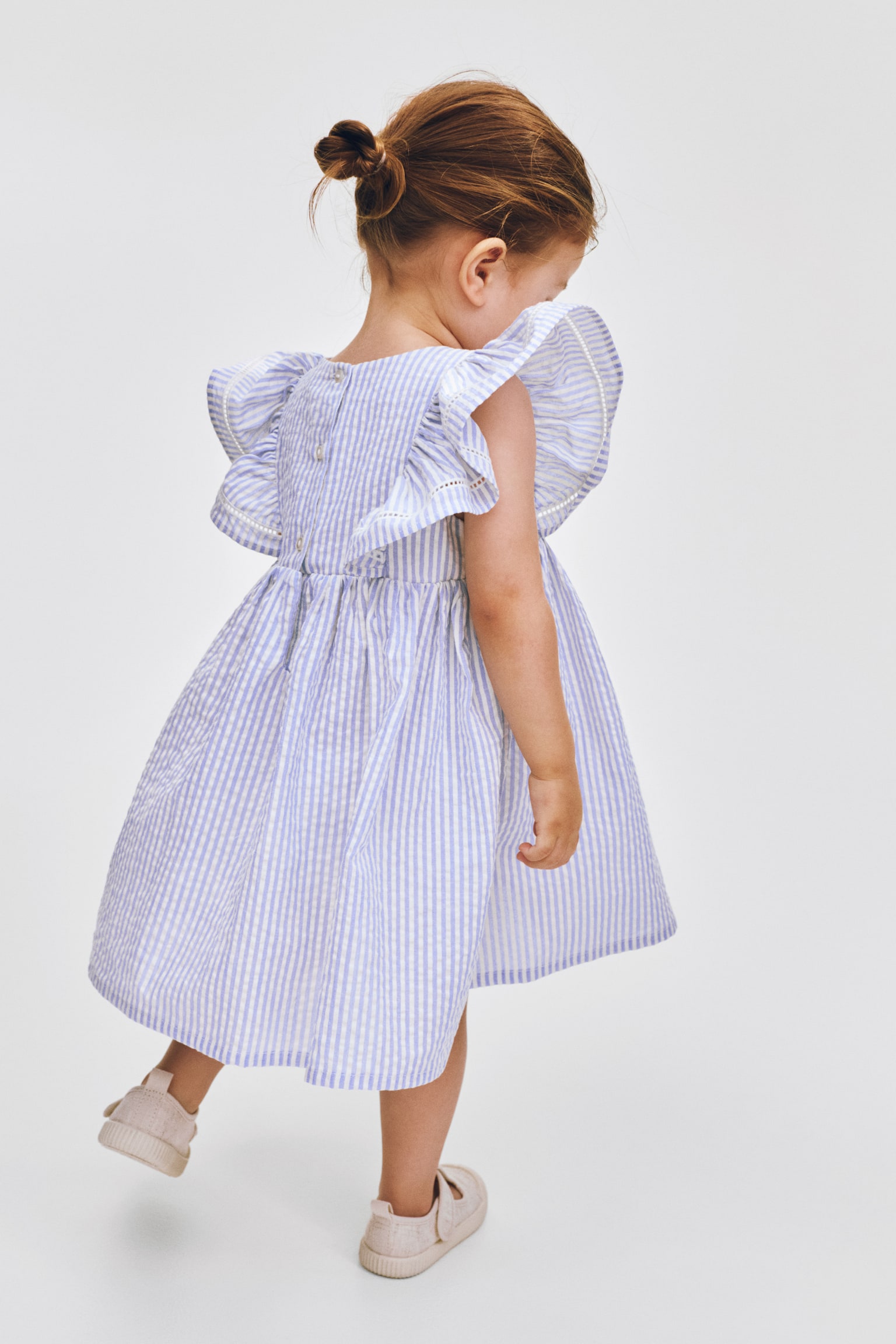 שמלת כותנה עם וולנים - תכלת/לבן פסים - 6