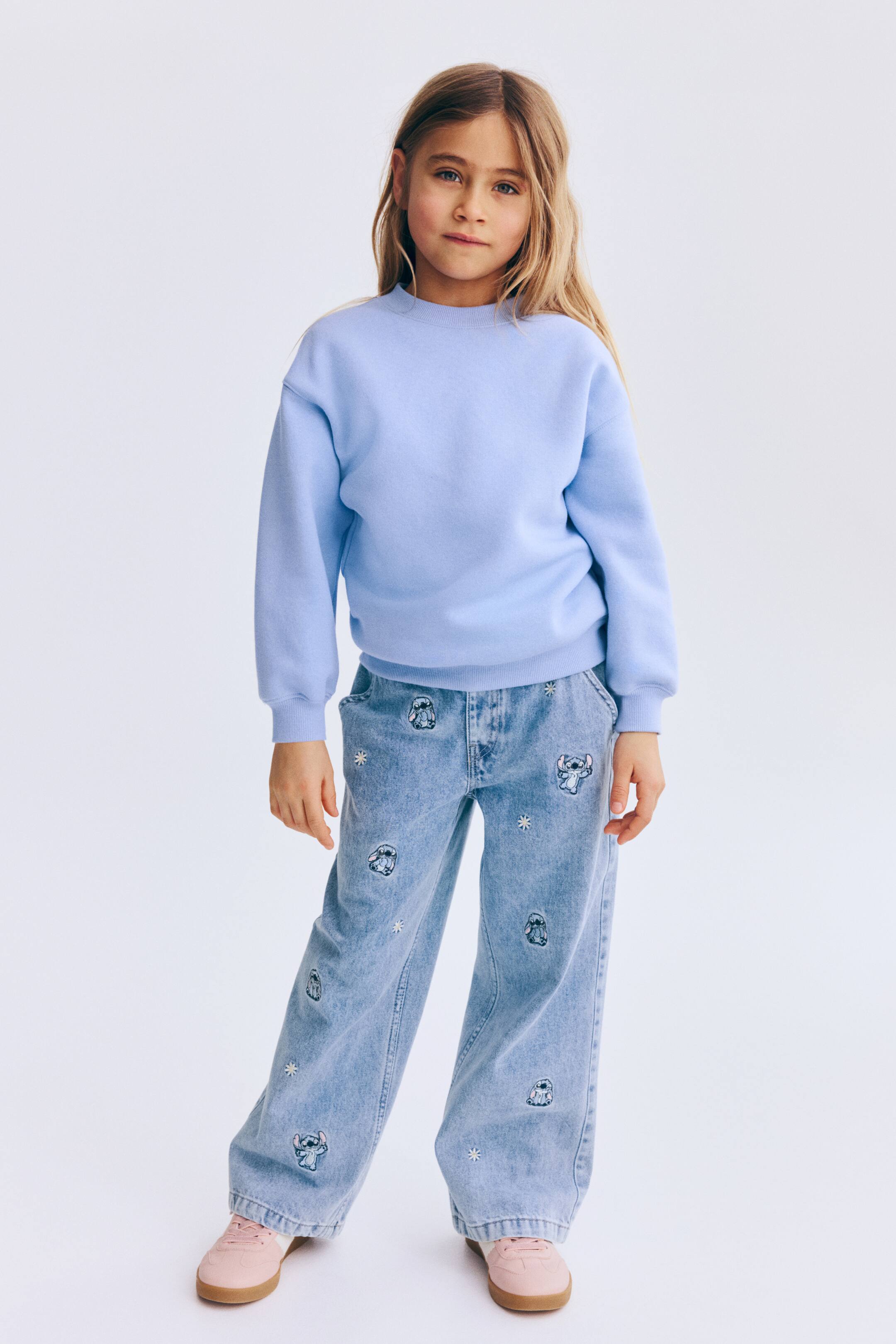 Ver imagen más grande: Vaquero amplio con motivos decorativos - Azul denim/Lilo y Stitch - NIÑOS | H&M ES 1