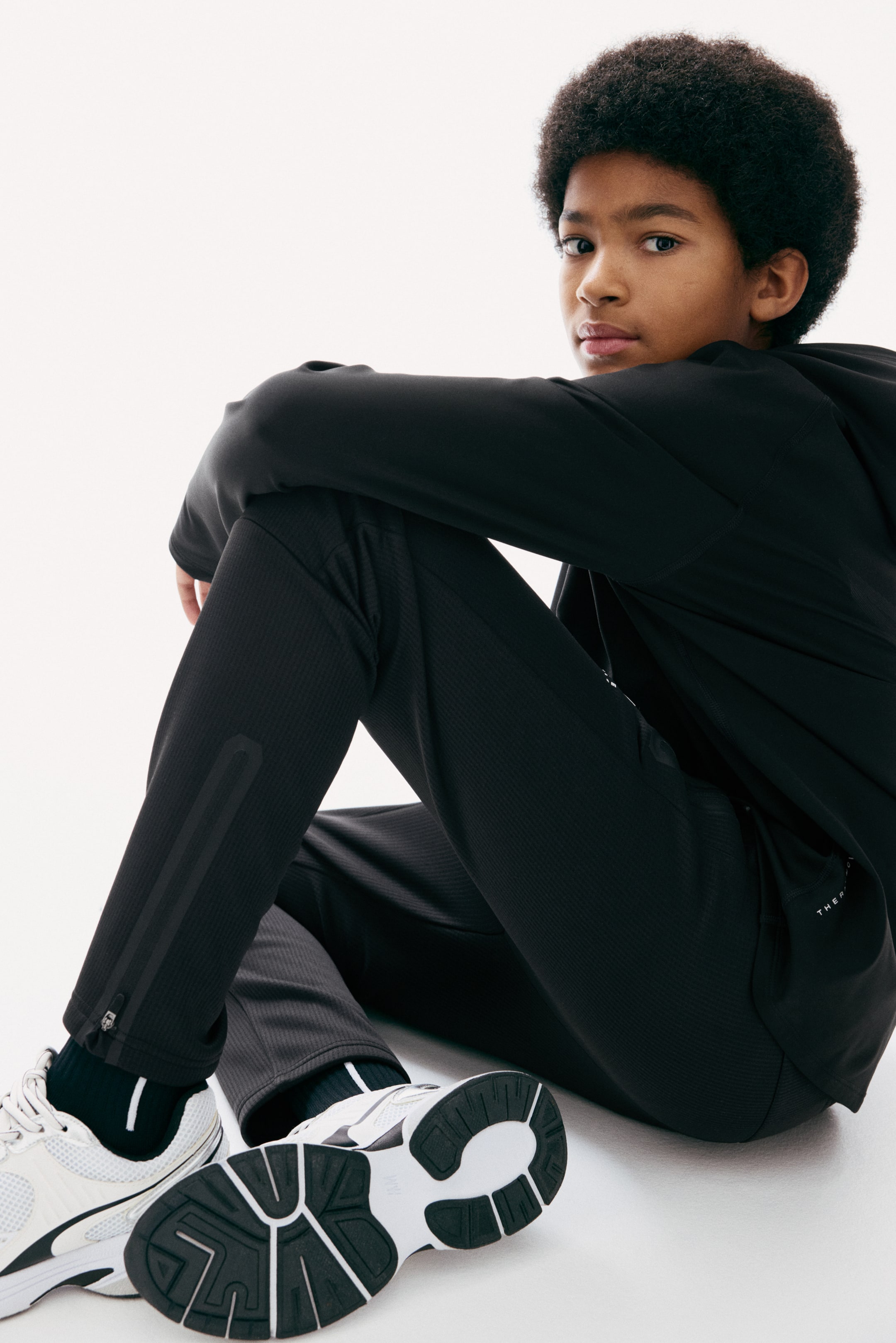 Ampliar la imagen: Joggers deportivos Warming con ThermoMove™ - Negro/Move Zlatan - Kids | H&M MX 4