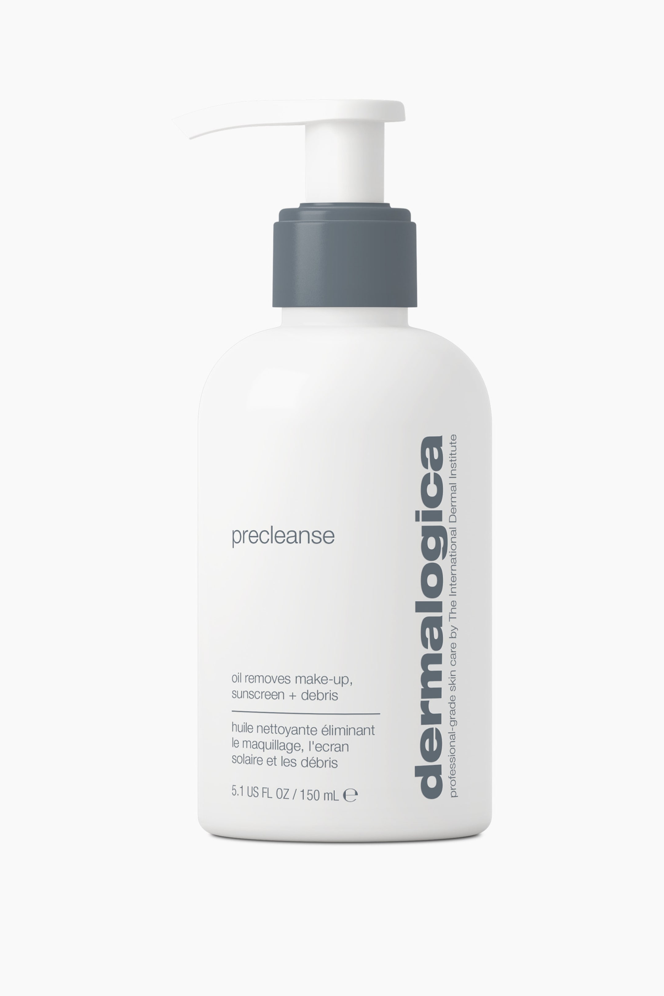 Visa större bild: En flaska Dermalogica Precleanse står upprätt och har en vit cylindrisk kropp med en vit pumptopp och en mörkgrå krage. Den framåtvända flaskan visar den grå texten "precleanse" till vänster och det djärva varumärkesnamnet "dermalogica" som löper vertikalt längs höger sida.