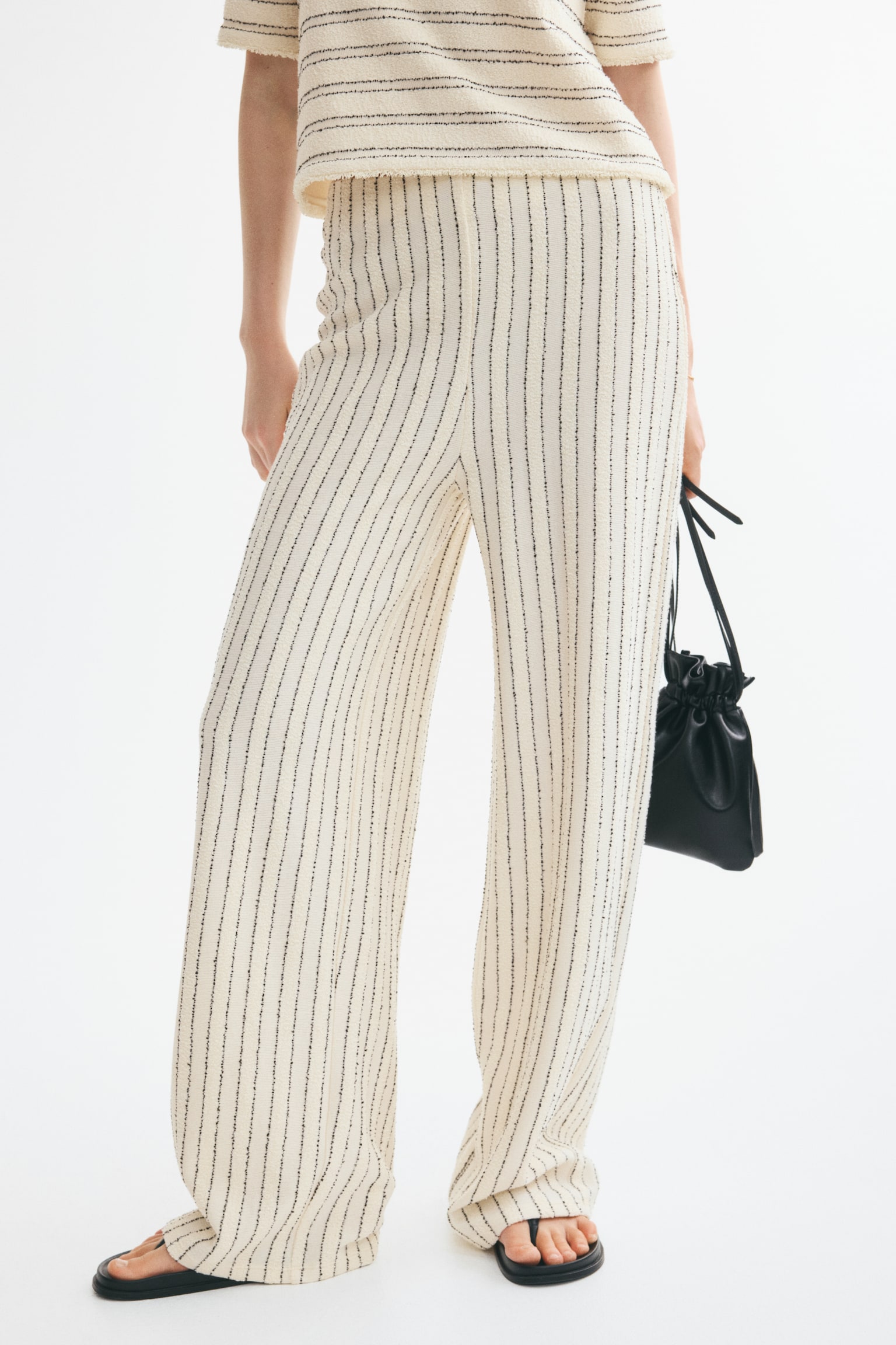 Женские брюки H&M Textured Pull-On, цвет: Кремовый / Чёрный полосатый — фото 3