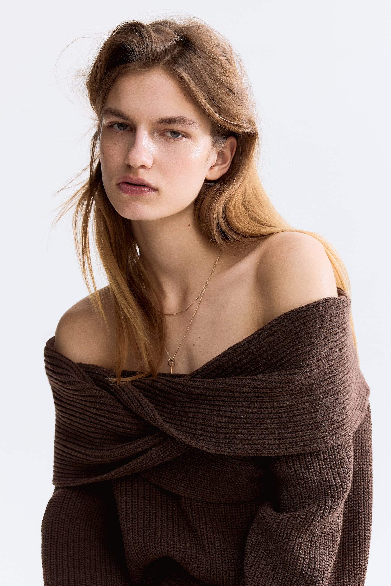 Светр із відкритими плечима - Темно-коричневий - 1