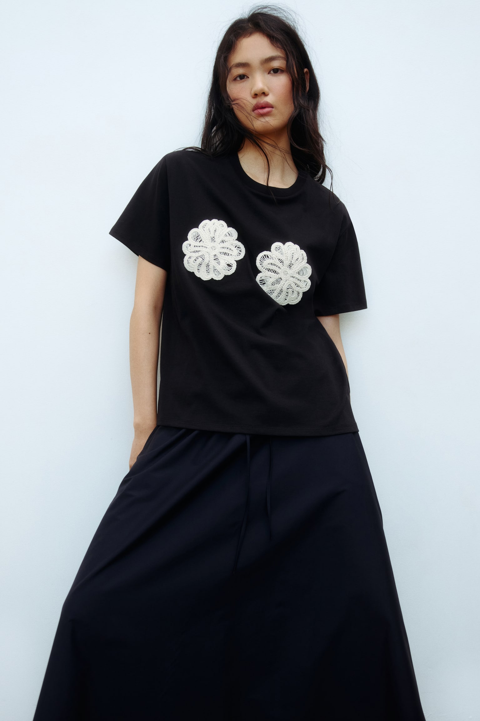 Appliquéd T-shirt - Black/Flowers/Cream/Cream/Olives/White/L'été - 4