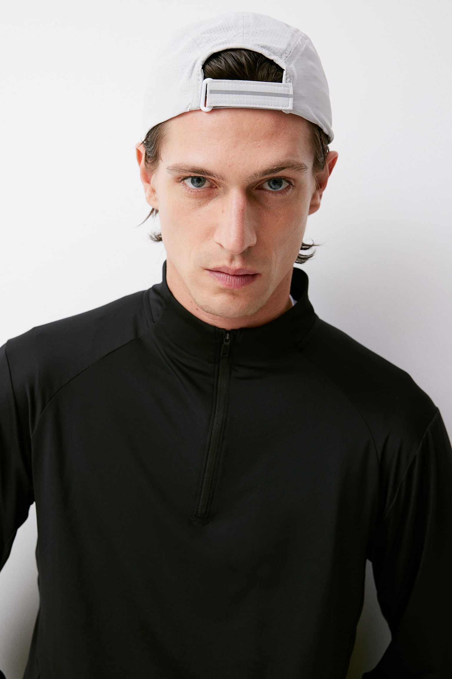 Regular Fit Zip-top sports top in DryMove™ - Black - 4