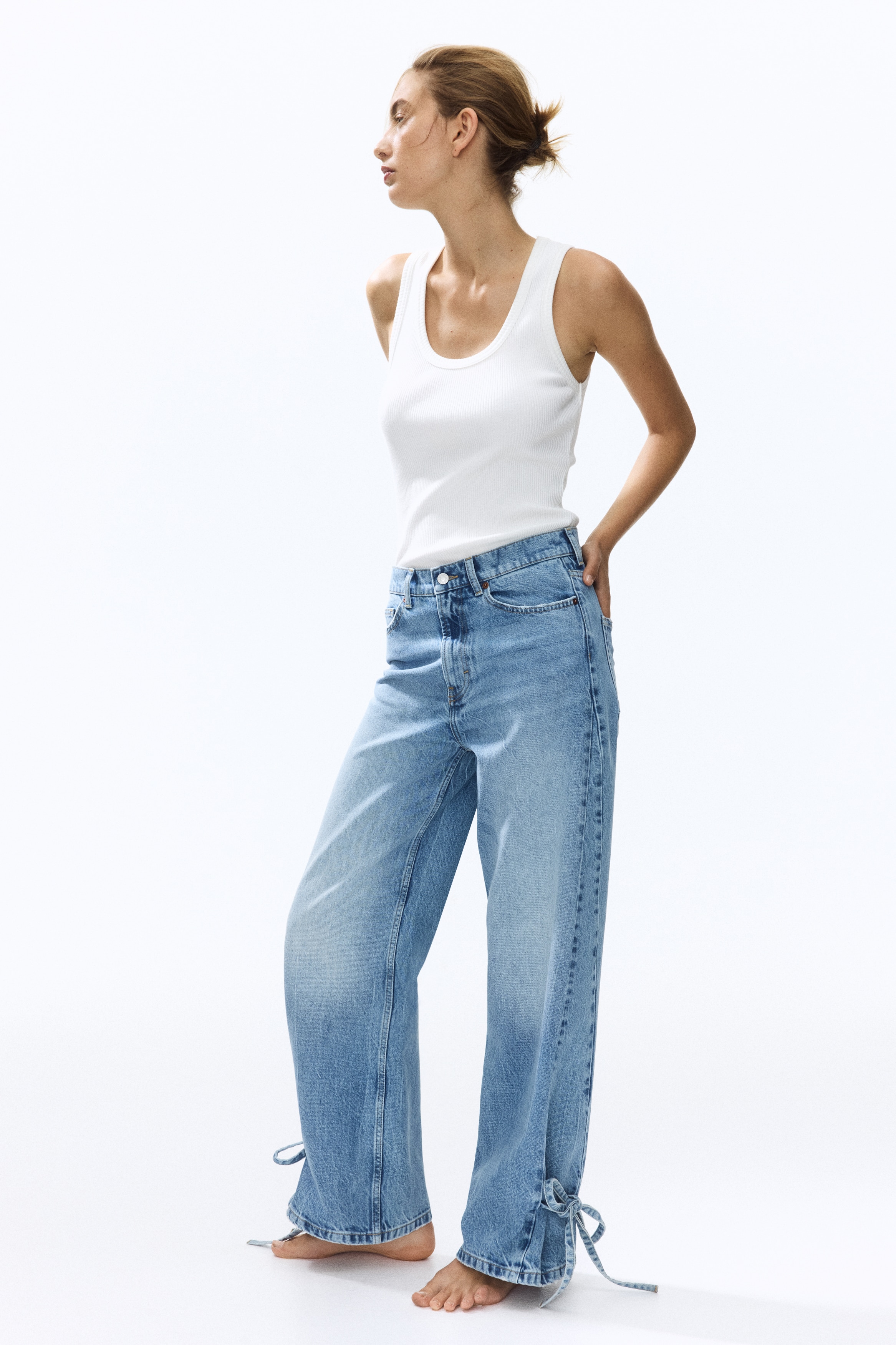 Barrel High Waist Ankle JeansModel