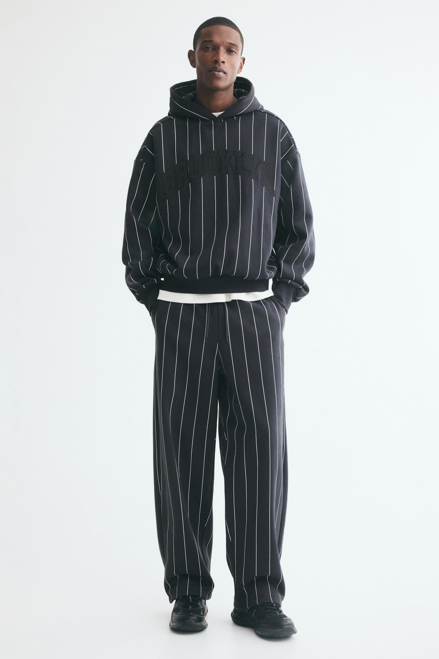 Мужское худи H&M Oversized with Motif, цвет: Чёрный — фото 3