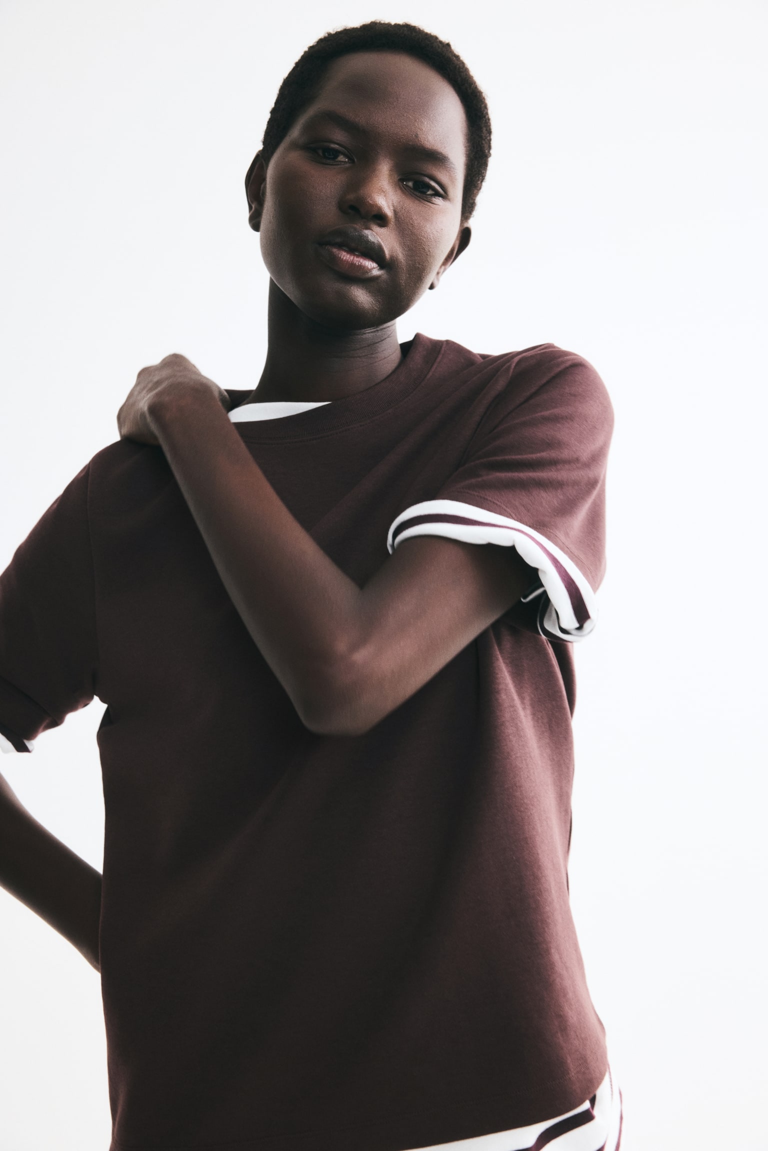 Interlock T-shirt - Dark brown/White/Burgundy/Black - 1