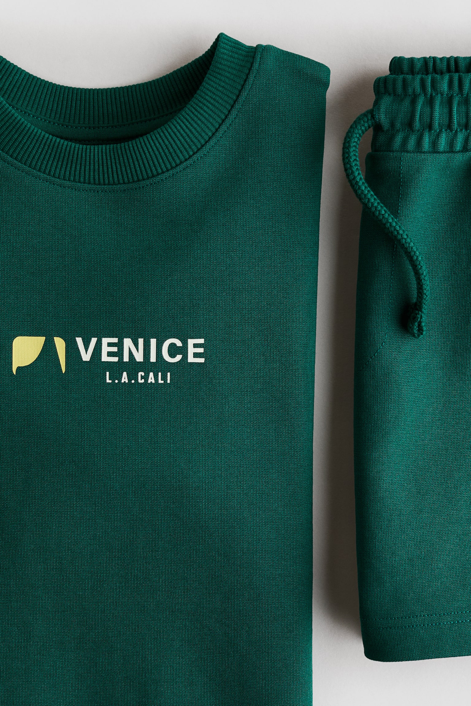 סט 2 חלקים טישירט ומכנסי טרנינג קצרים - ירוק כהה/Venice/אדום/Game Time - 2