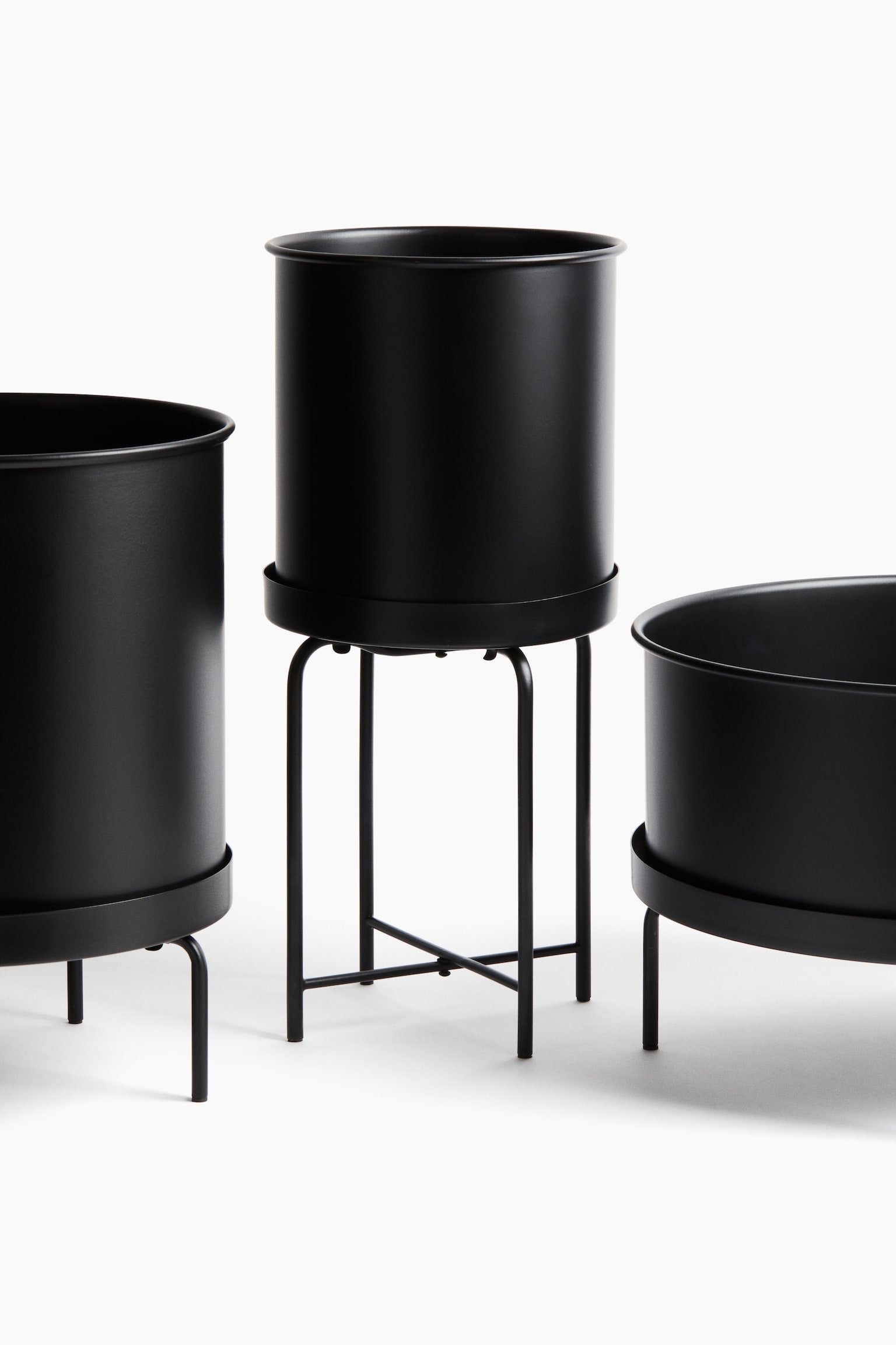 Extra-large plant pot on a stand - Black - 6