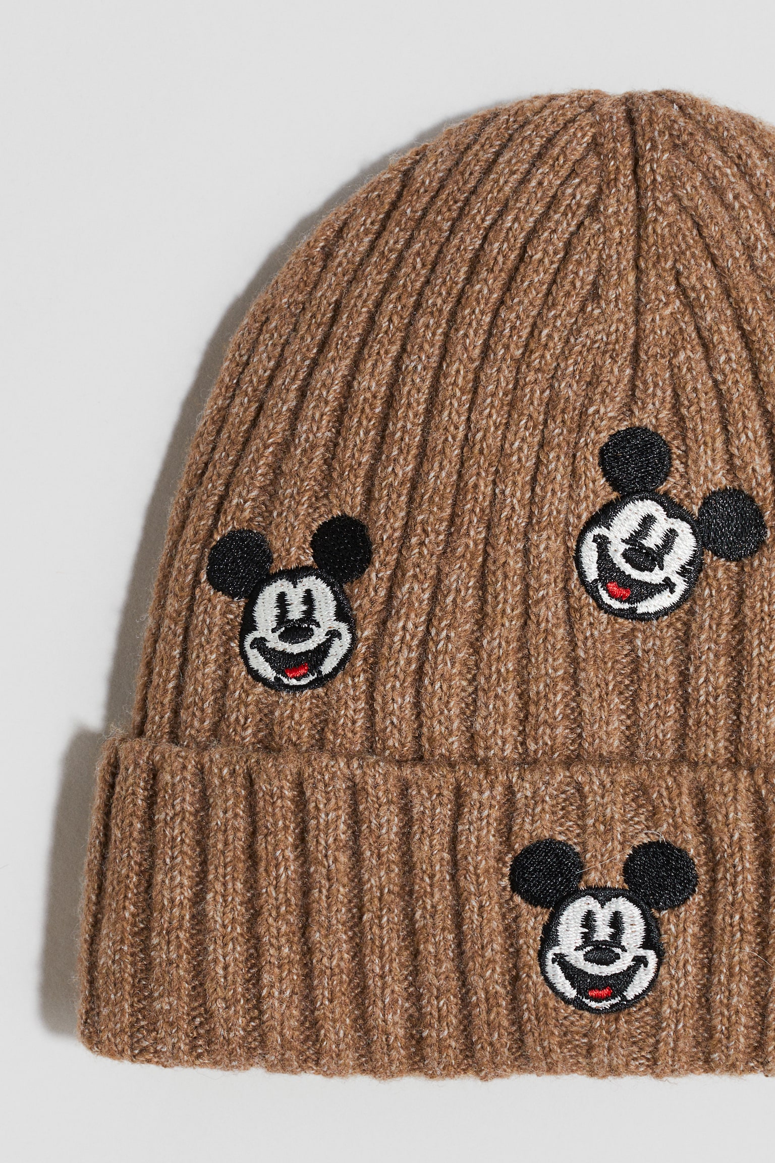 Appliquéd rib-knit beanie - Light brown marl/Mickey Mouse - 2
