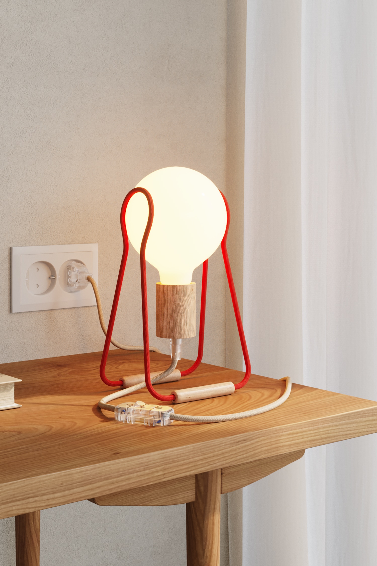 Taché-bordlampe I Træ Med Elpære - Rød/naturtræ