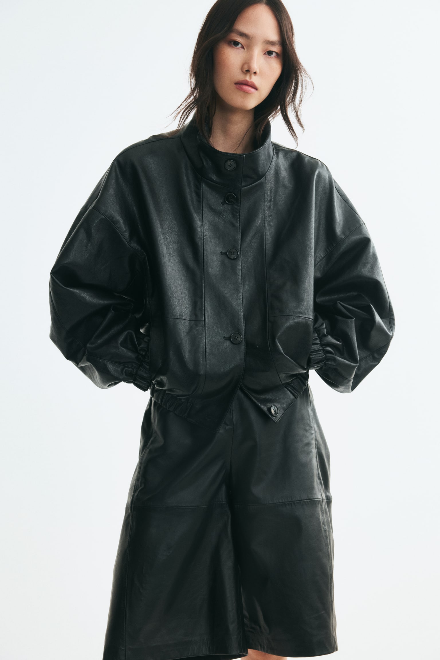 Женская куртка H&M Coated Funnel-Collar, цвет: Чёрный — фото 3