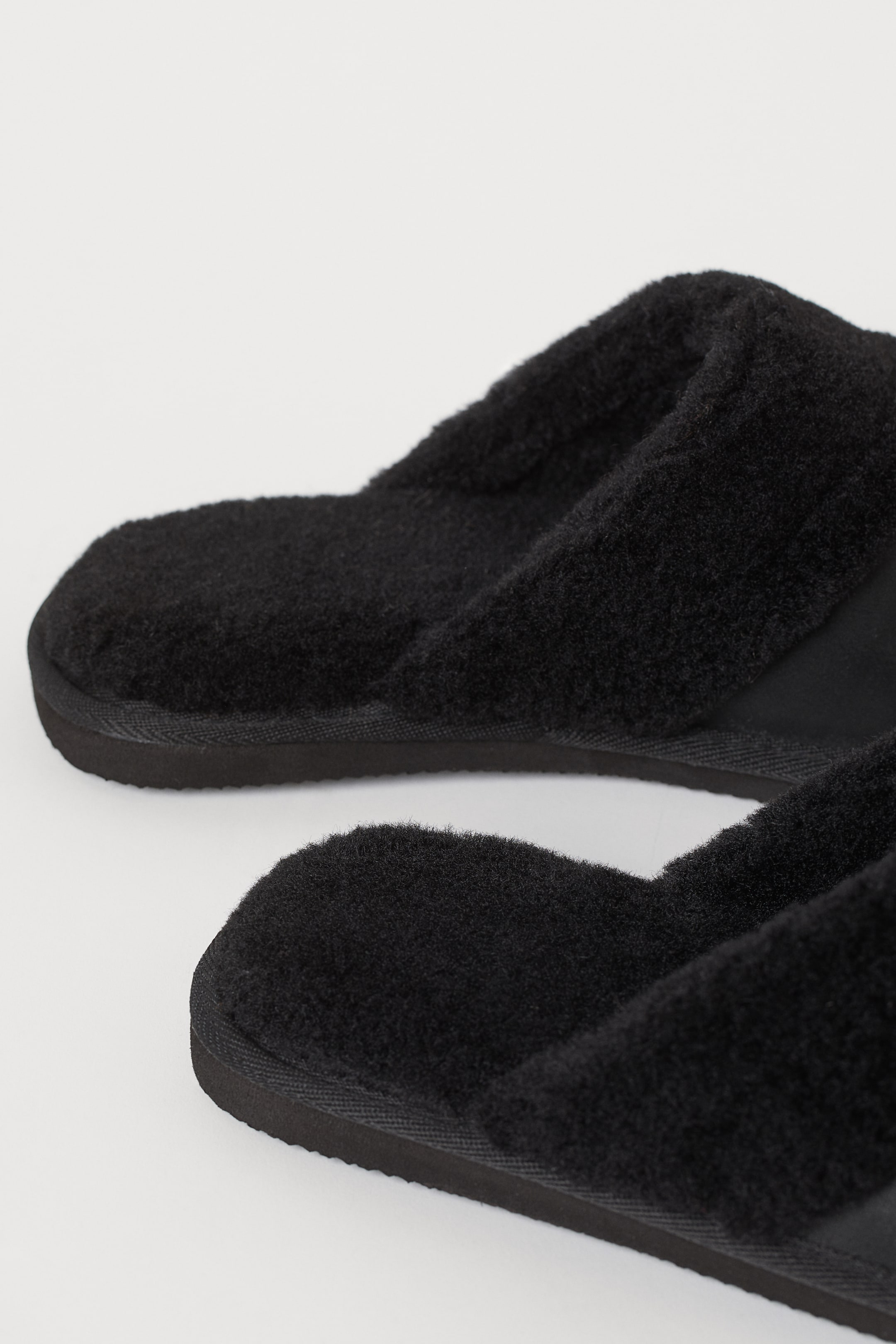 View larger image: Teddy-lined slippers - Black - Men | H&M HK 4
