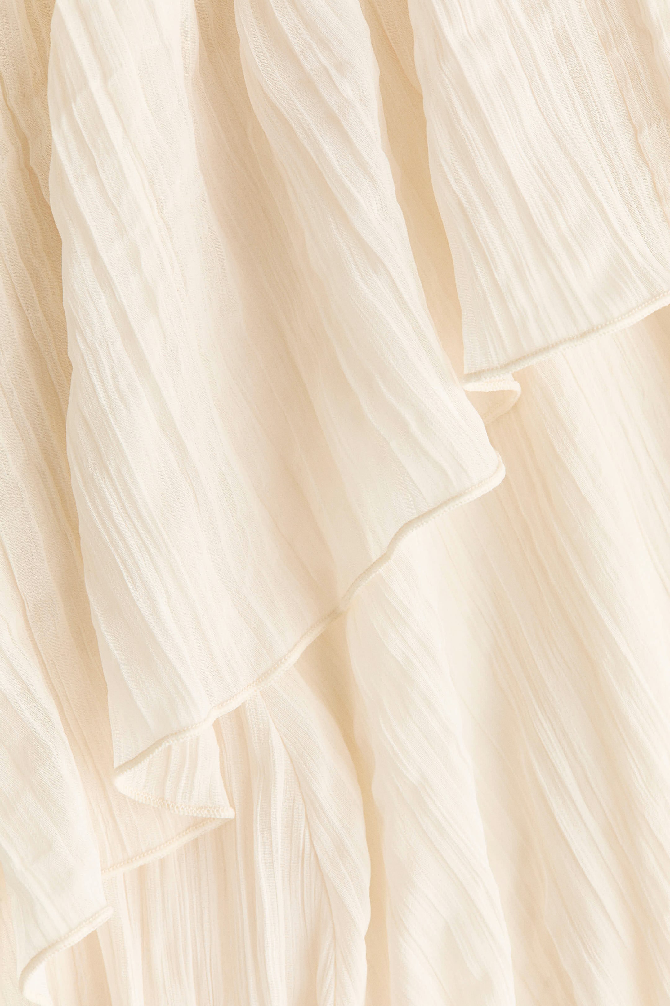 Robe froissée avec volants plissés