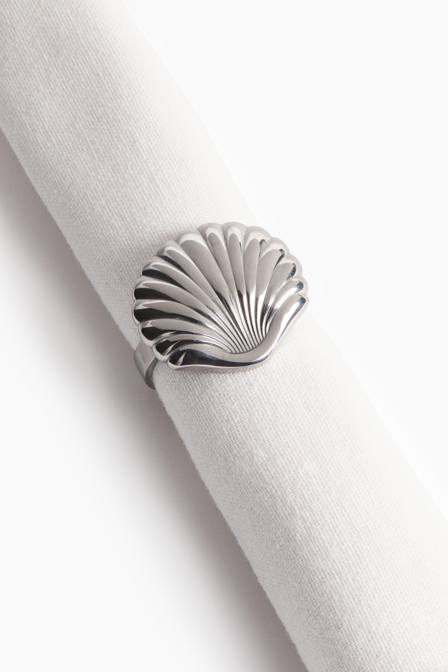 2-pack seashell-shaped napkin rings - 5