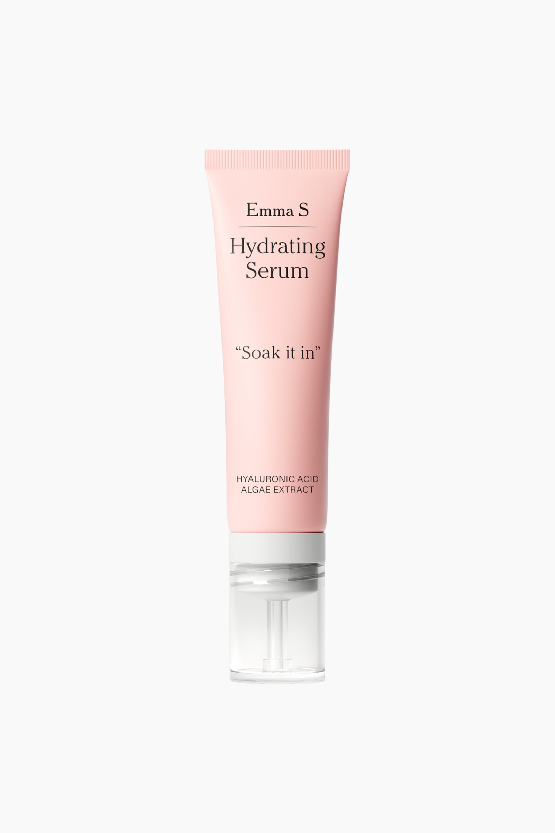 Visa större bild: Produkten Emma S Hydrating Serum presenteras som en ljusrosa tub stående. Den visar "Emma S", "Hydrating Serum" och "Soak it in" i svart text, med "HYALURONIC ACID ALGAE EXTRACT" också synligt nedanför. En transparent, cylindrisk dispenser med en intern pumpmekanism utgör basen.