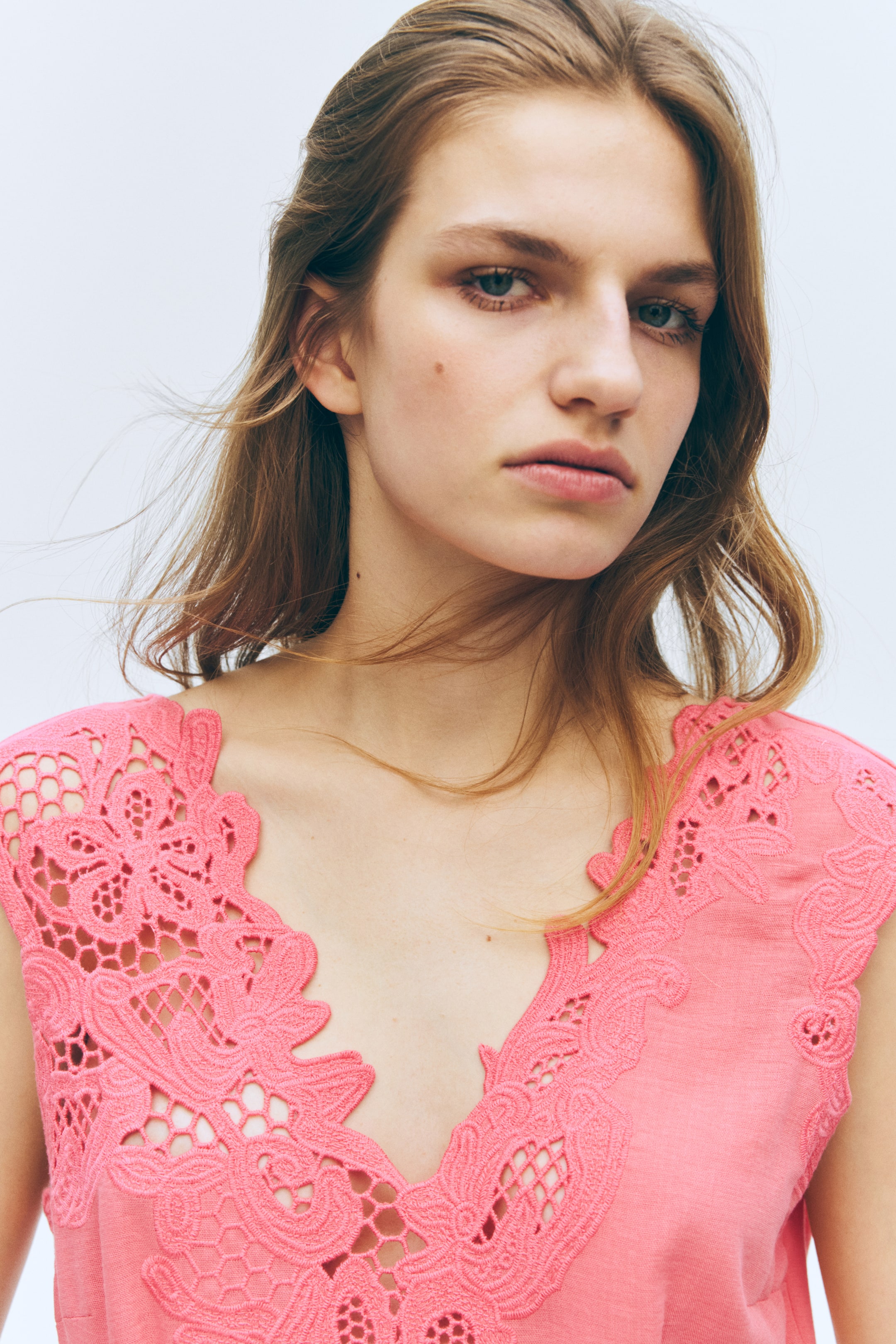 Robe avec broderie anglaise