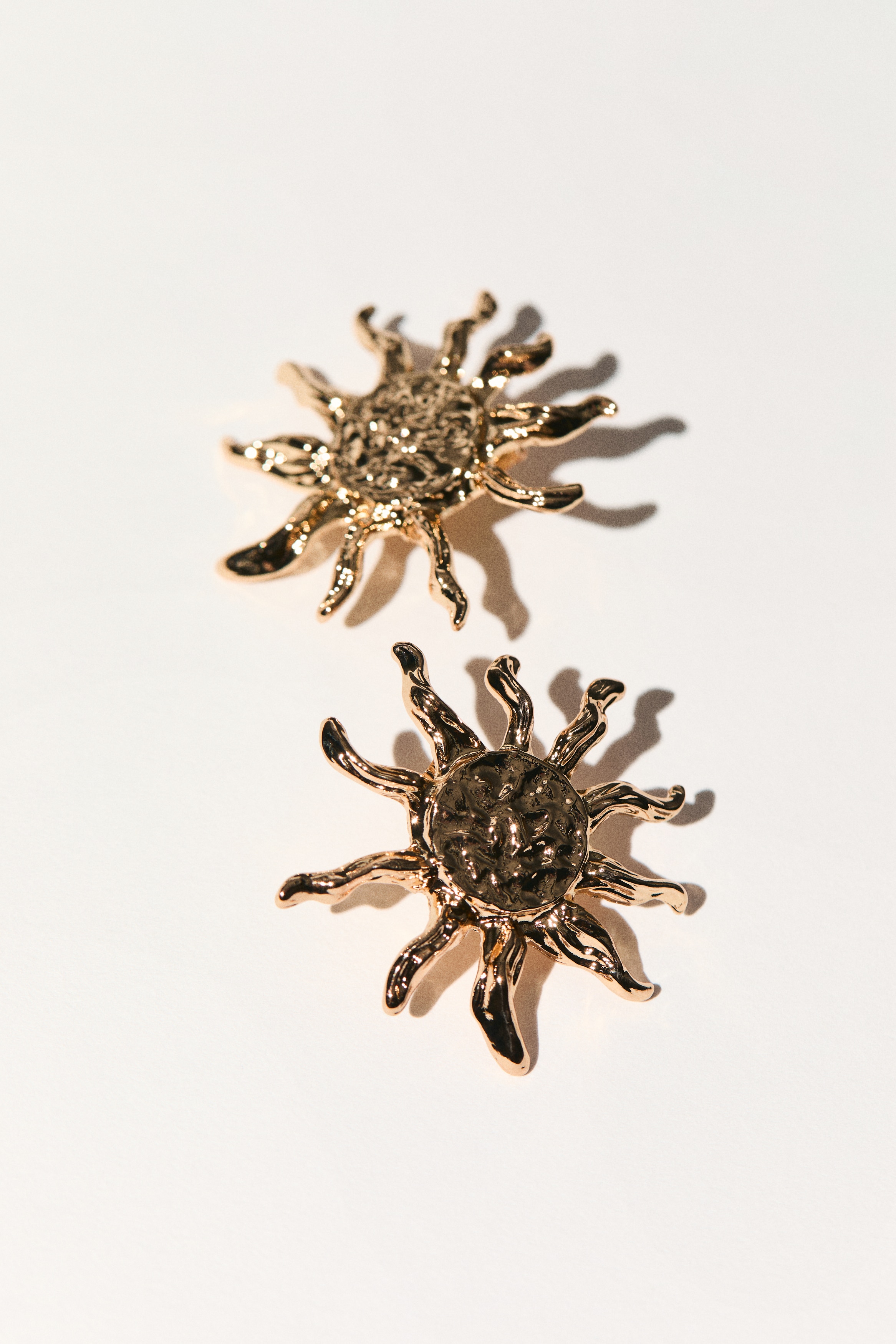 Sunburst-shaped earrings