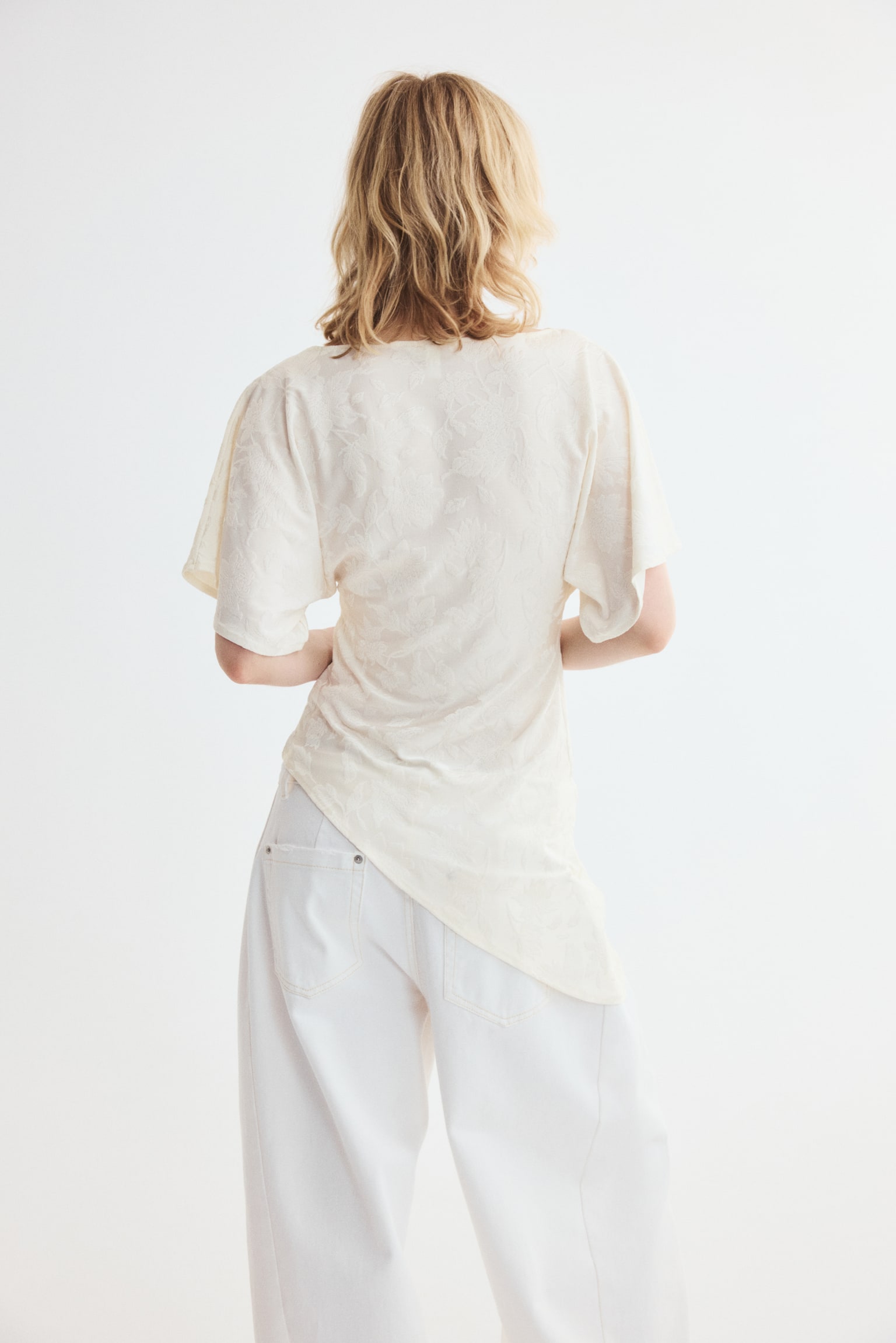 Женский топ H&M Asymmetric Jacquard-Jersey Top, цвет: Кремовый — фото 5