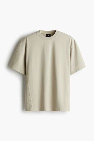 ルーズフィットTシャツ