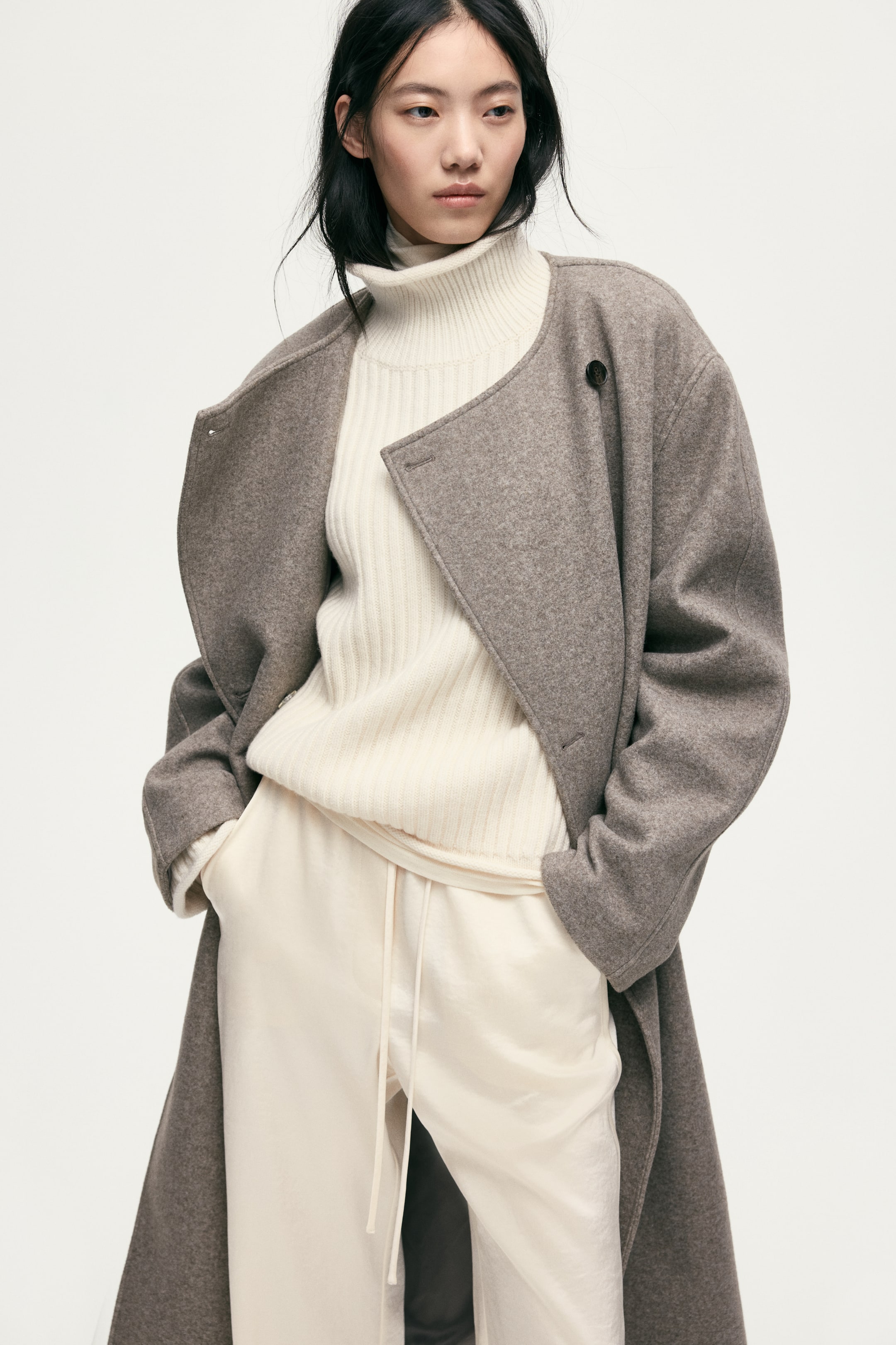 이미지 확대 보기: 새틴 플레어 팬츠 - 크림 - 여성 | H&M KR 2