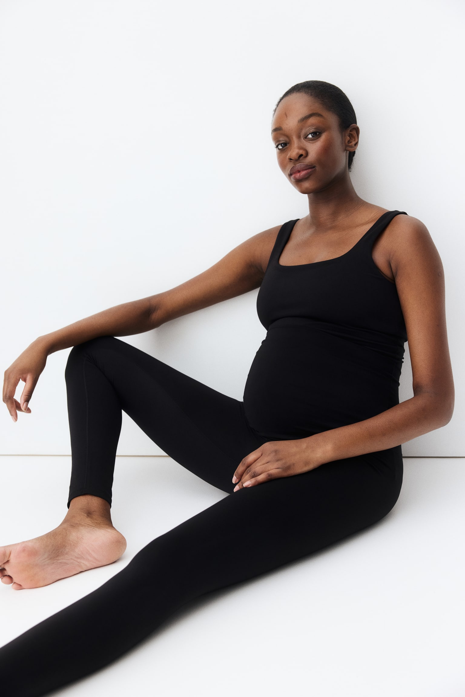 Женский топ H&M Mama Sports Tank Top with SoftMove™, цвет: Чёрный — фото 3