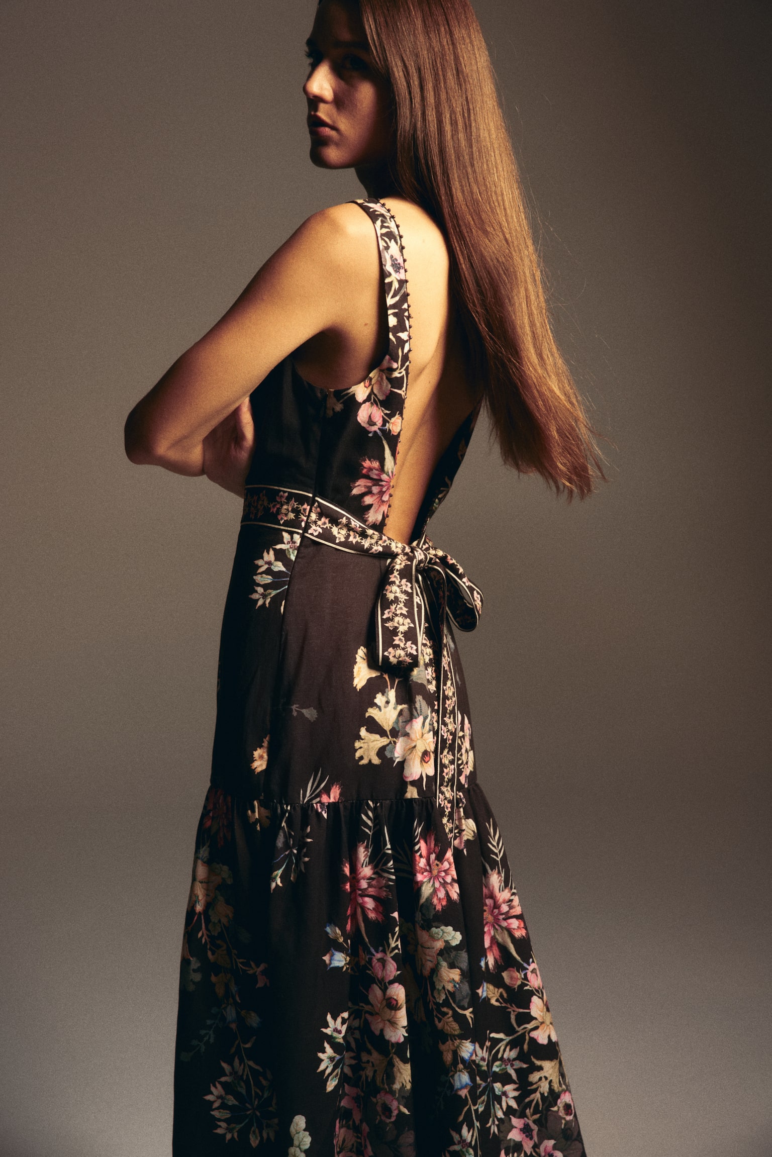 שמלה מתערובת פשתן - שחור/פרחוני - 4