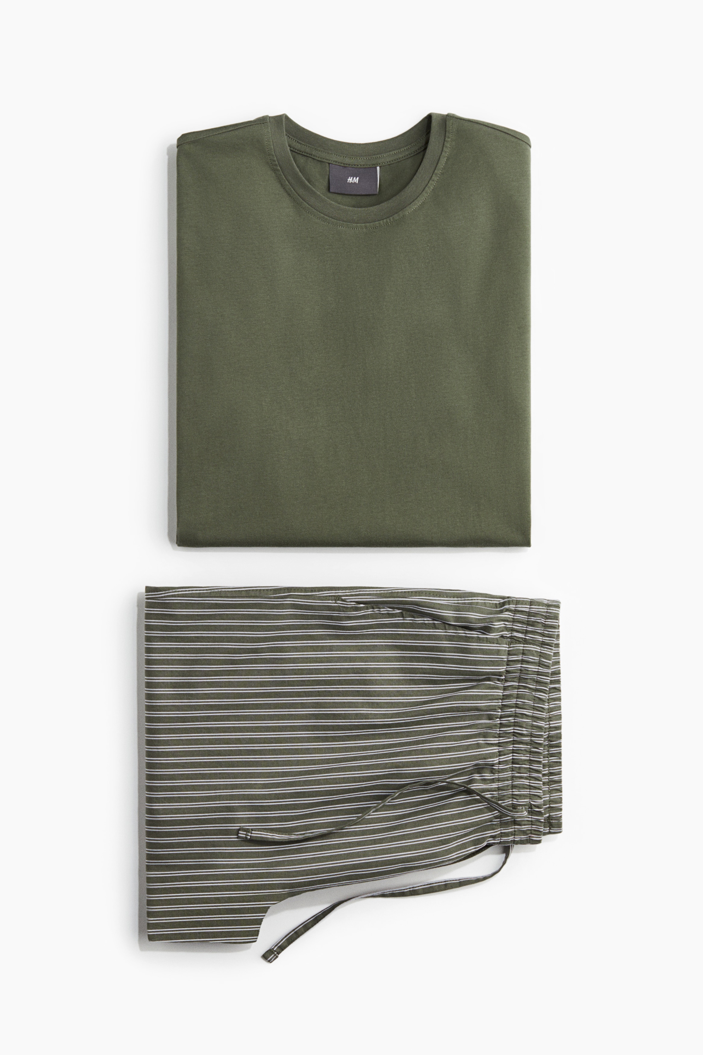 Pyjama T-shirt and bottoms set
