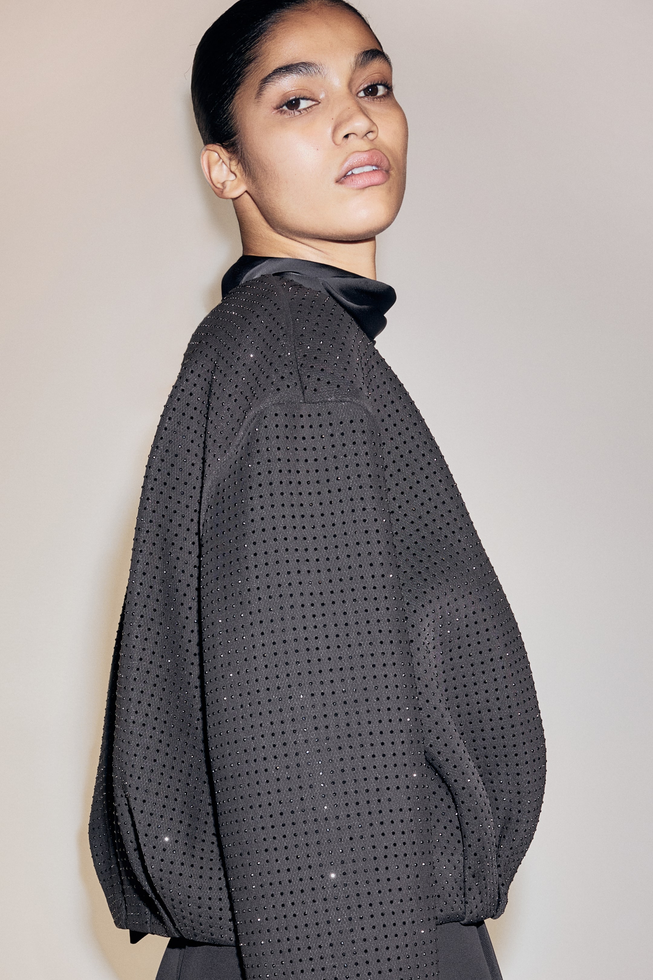 Nagyobb kép megtekintése: Strasszkövekkel díszített bomberdzseki - Fekete - NŐI | H&M HU 2